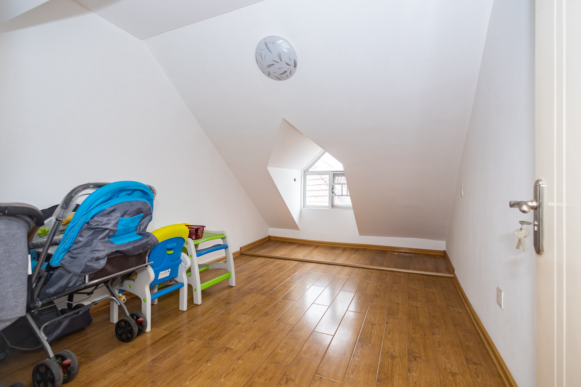 恒广国际景园一二区  3室2厅2卫    100.0万 恒广国际景园一二区  3室2厅2卫    100.0万卧室