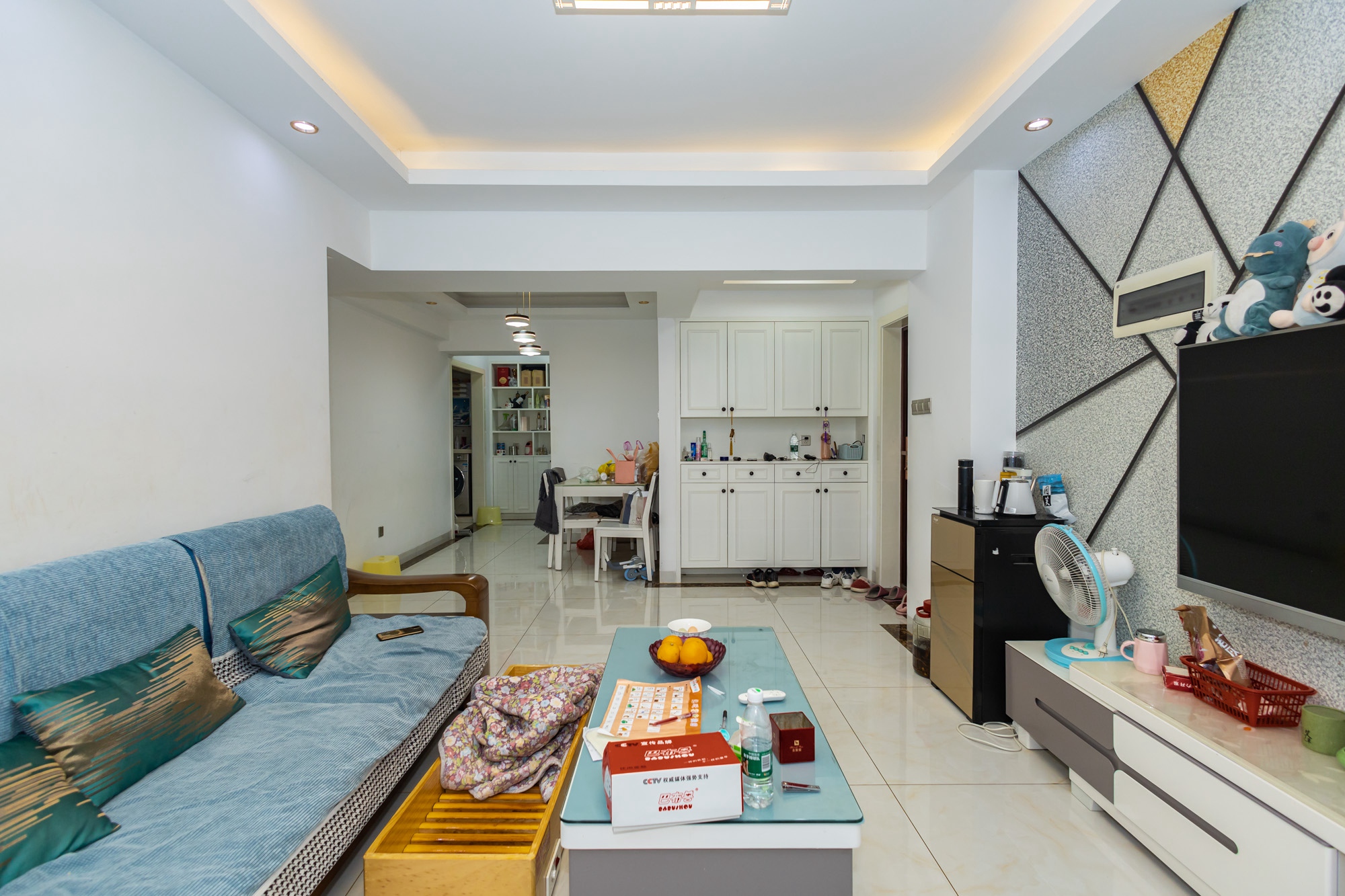 新长海广场 3室2厅1卫 76.79万 新长海广场 3室2厅1卫 76.79万客厅