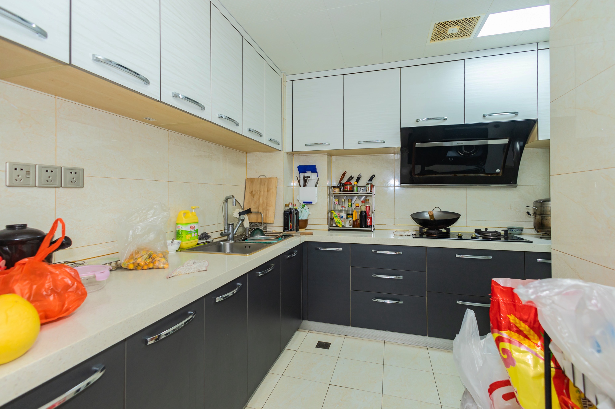 新长海广场 3室2厅1卫 76.79万 新长海广场 3室2厅1卫 76.79万厨房