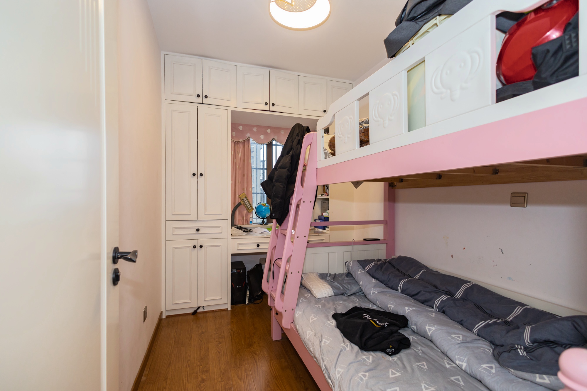 新长海广场 3室2厅1卫 76.79万 新长海广场 3室2厅1卫 76.79万卧室