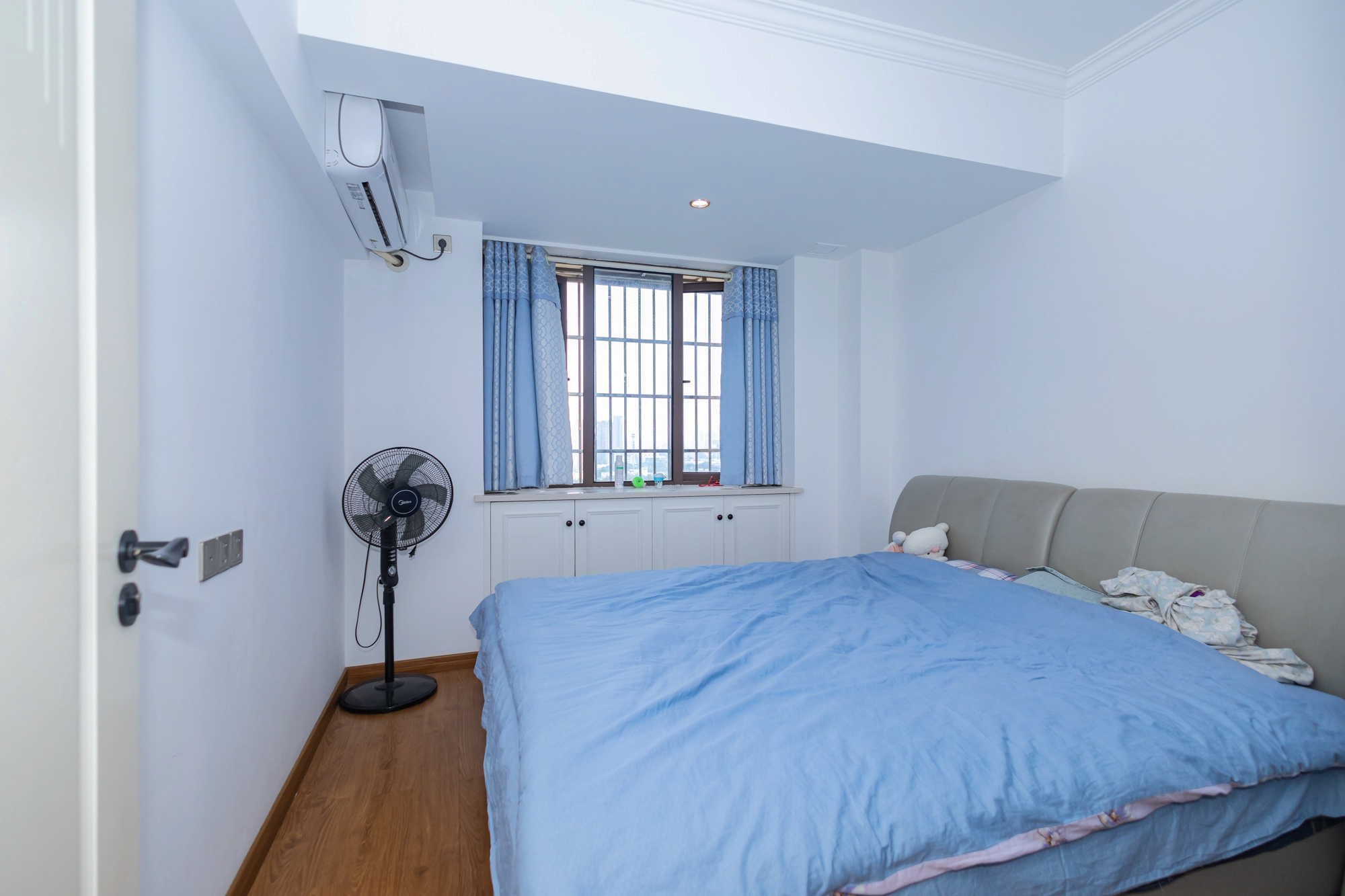 新长海广场 3室2厅1卫 76.79万 新长海广场 3室2厅1卫 76.79万卧室