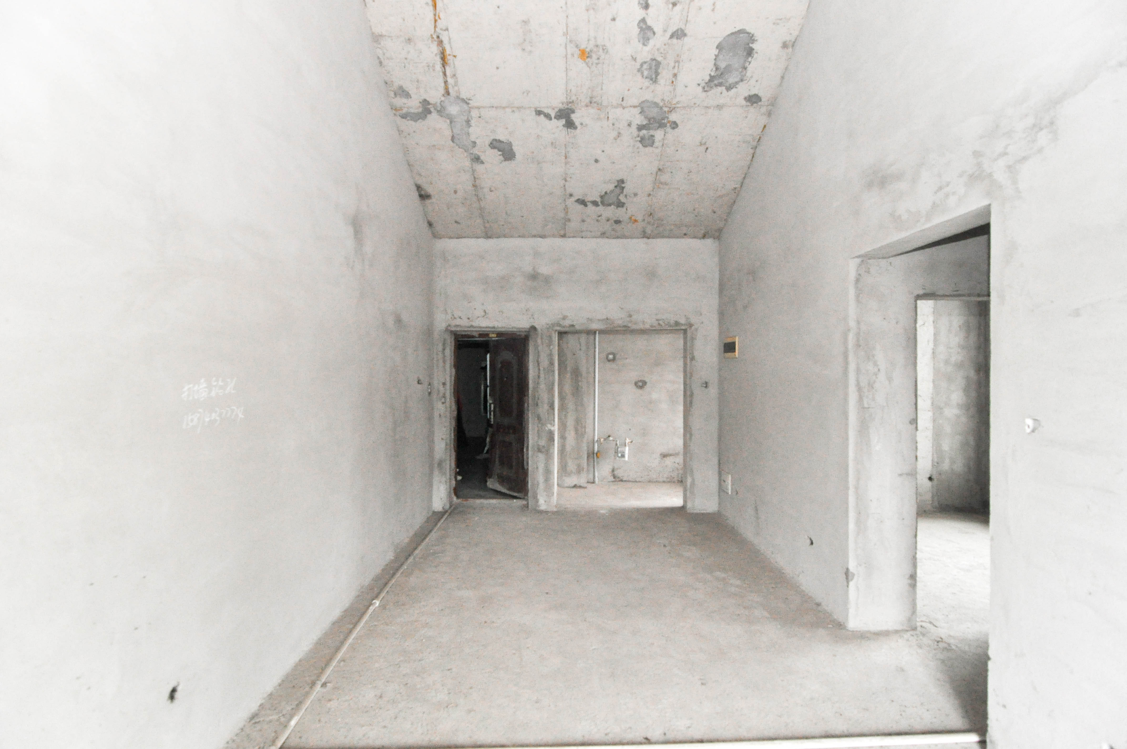 海林馨香雅苑  3室2厅1卫    95.0万 海林馨香雅苑  3室2厅1卫    95.0万客厅