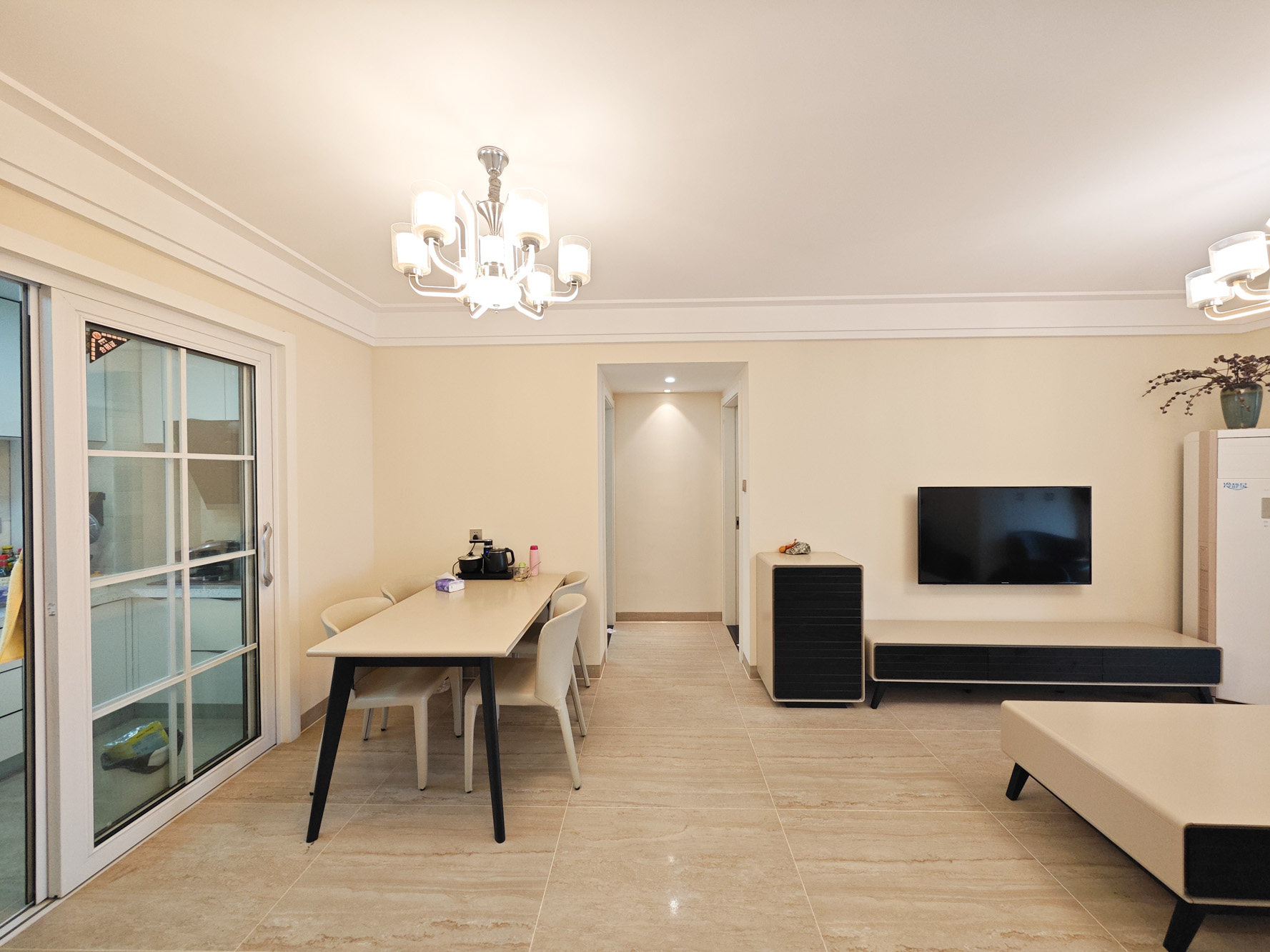 保利城（中航城国际社区、郡原美村）  3室2厅2卫    92.0万客厅