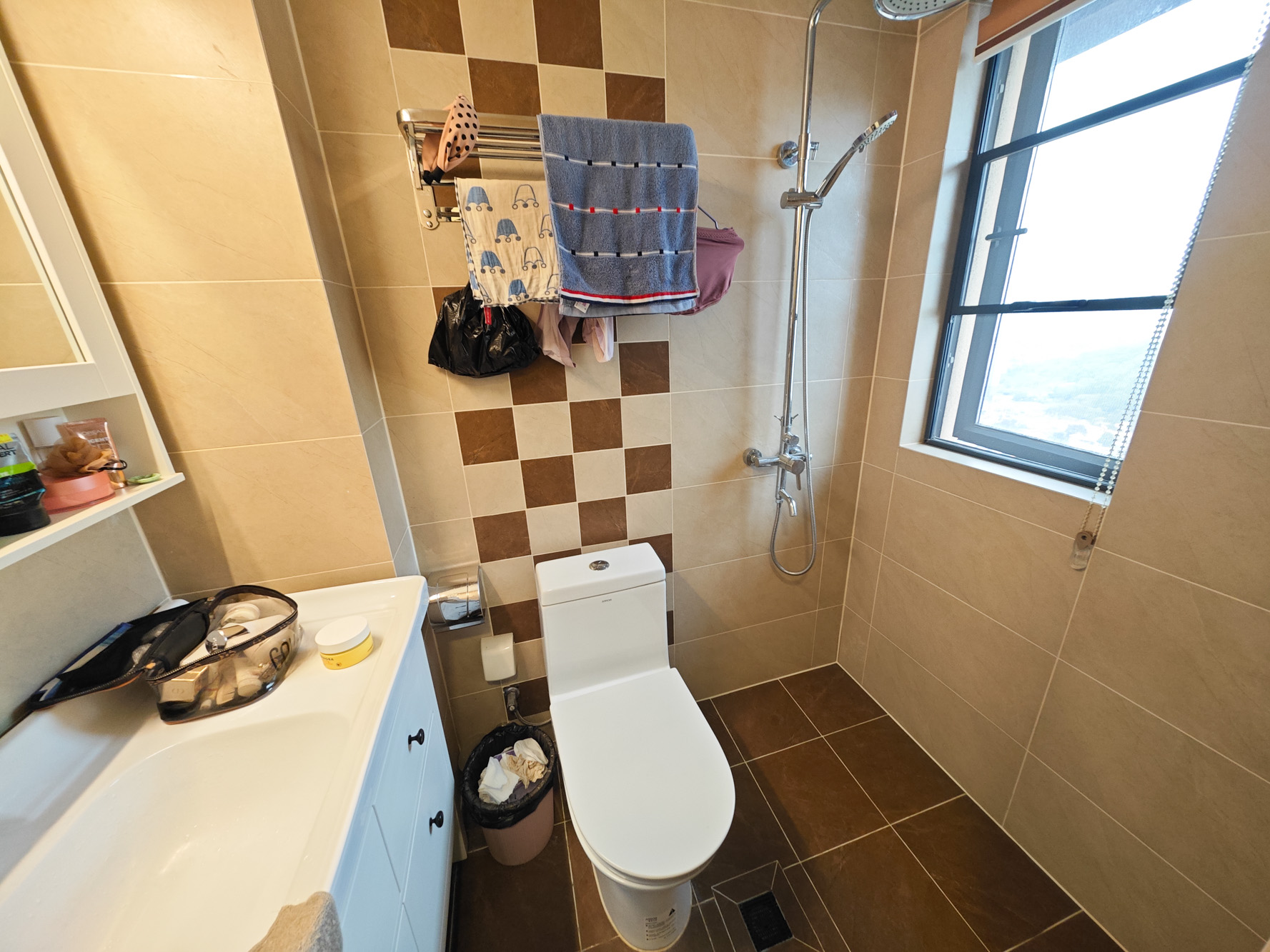 保利城（中航城国际社区、郡原美村）  3室2厅2卫    92.0万卫生间