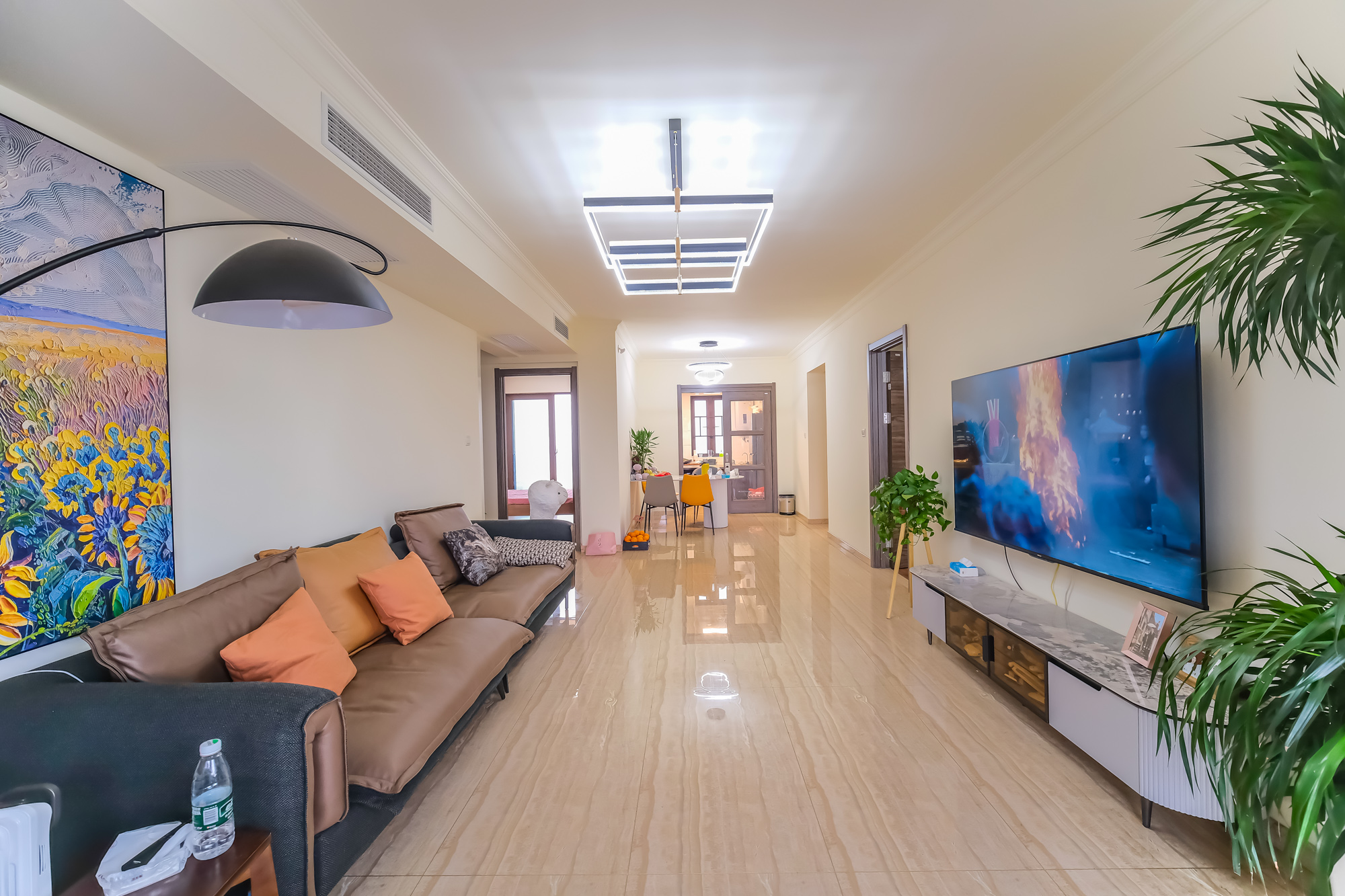 碧桂园翘楚棠  3室2厅2卫    120.0万客厅