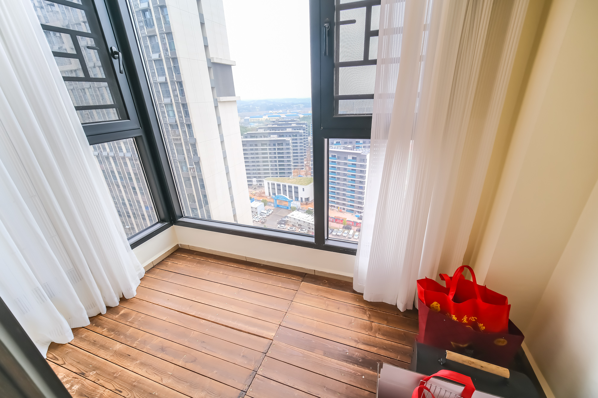 碧桂园翘楚棠  3室2厅2卫    120.0万阳台