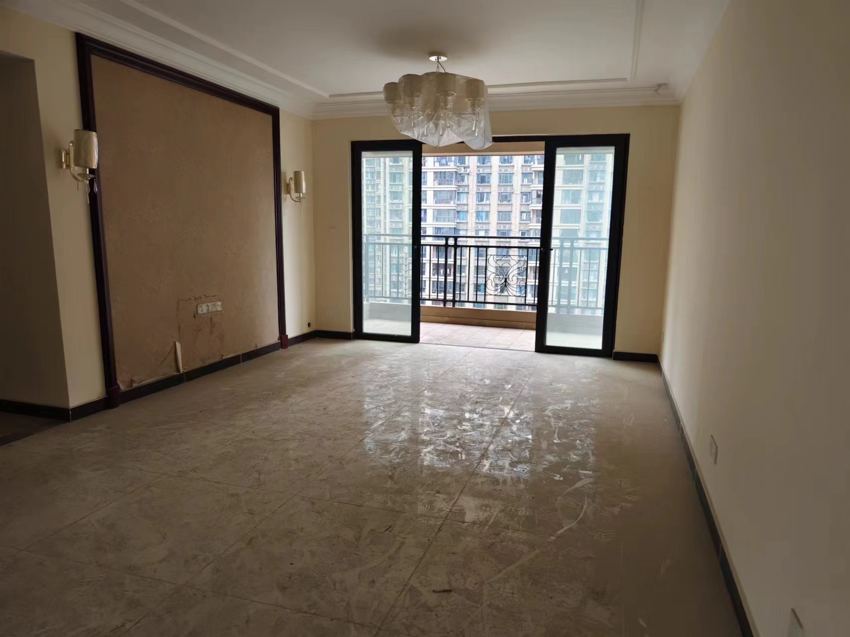 恒大华府 4室2厅2卫 98.00万 恒大华府 4室2厅2卫 98.00万室内图