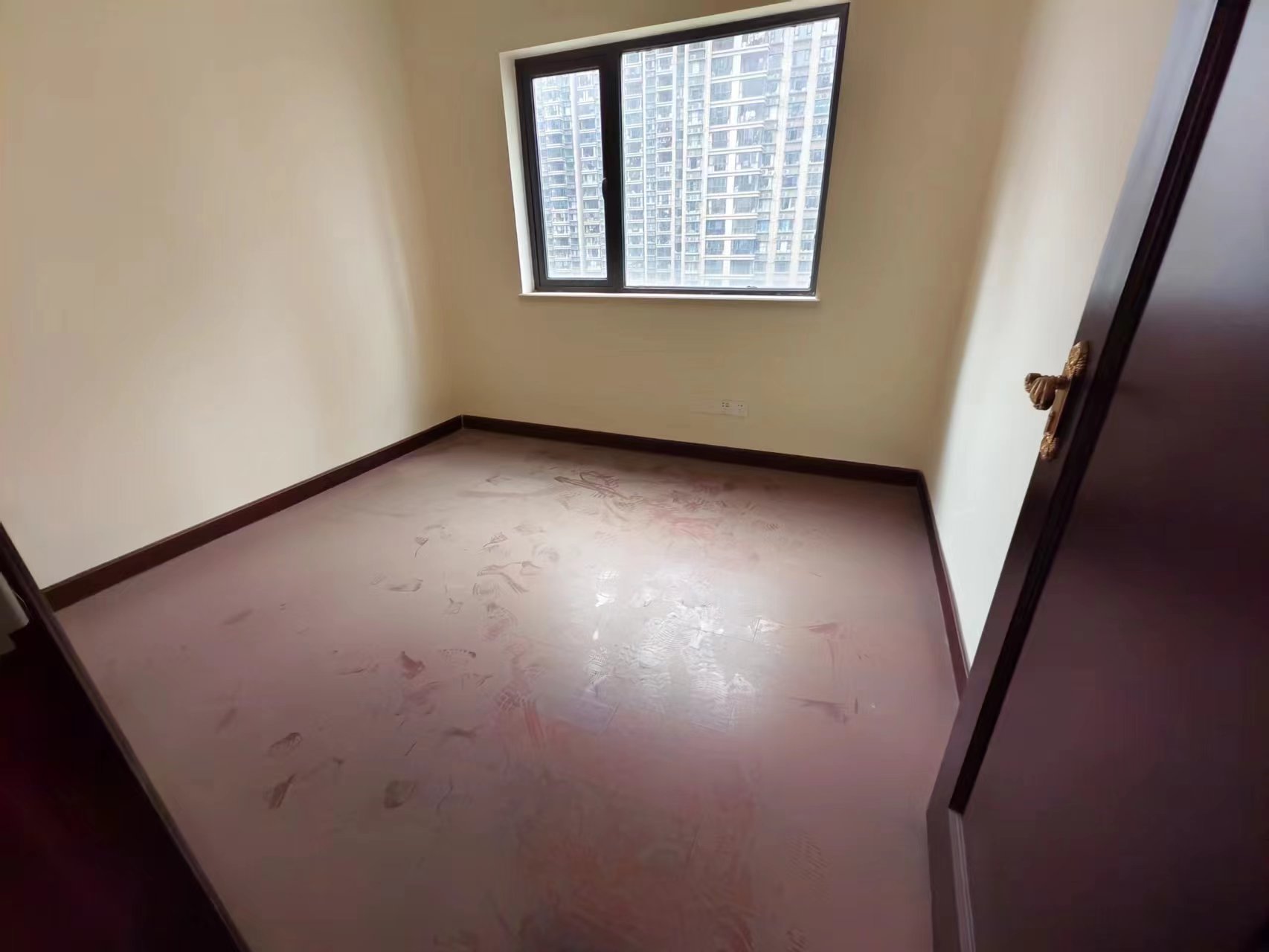 恒大华府 4室2厅2卫 98.00万 恒大华府 4室2厅2卫 98.00万室内图