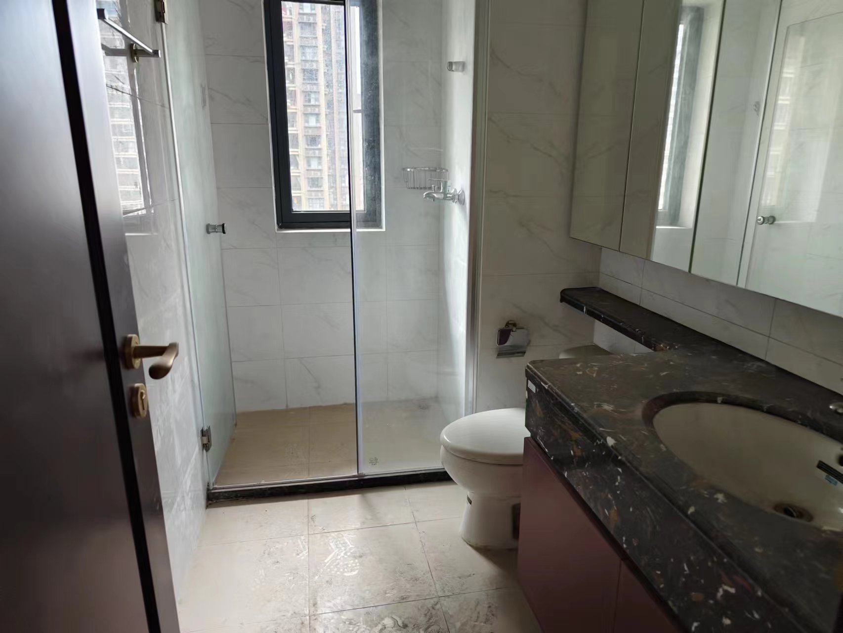 恒大华府 4室2厅2卫 98.00万 恒大华府 4室2厅2卫 98.00万室内图