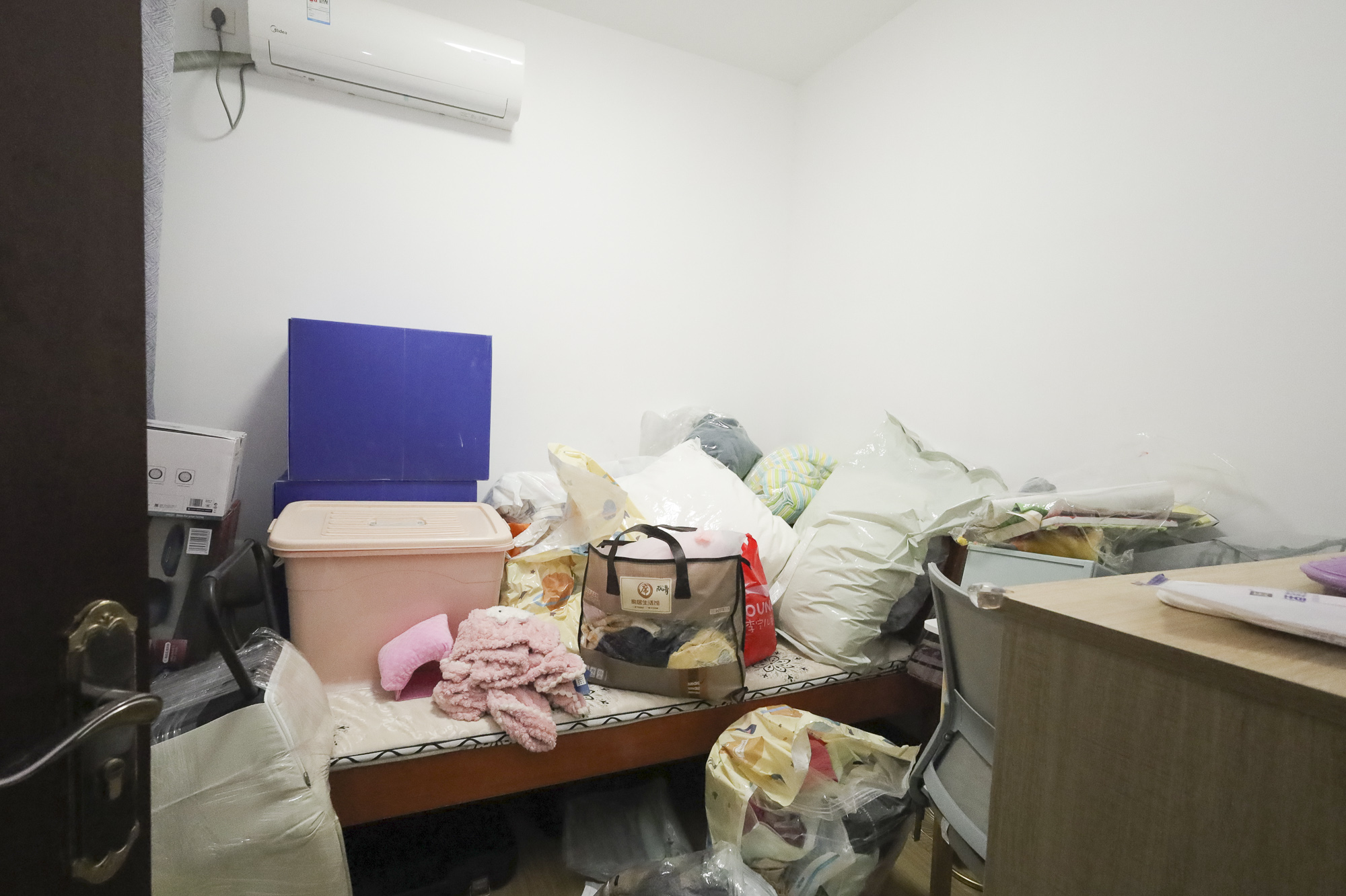 恒大御景天下城二期  3室2厅1卫   100.00万卧室