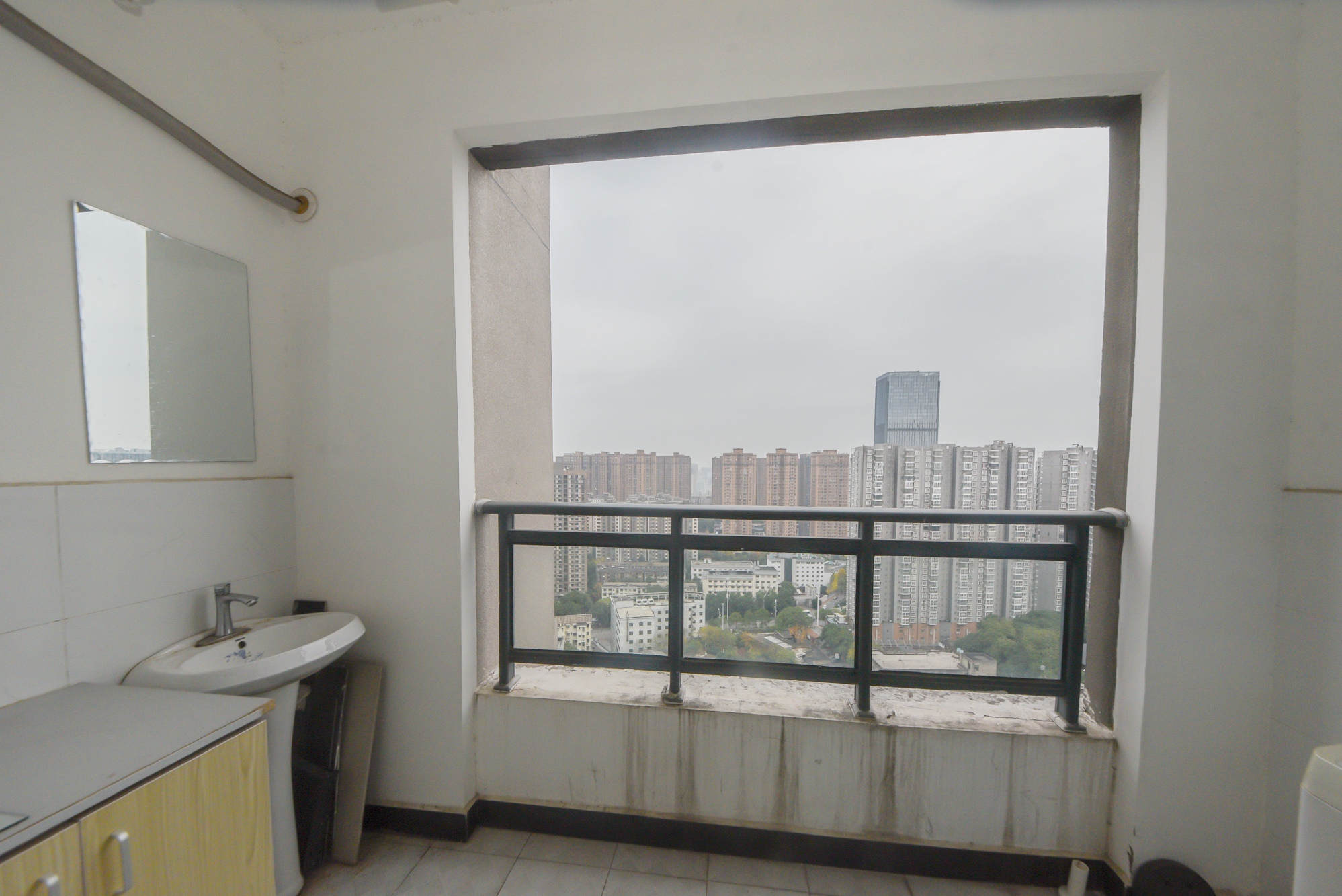 建发中央公园（建发美地）  3室2厅1卫   112.00万阳台