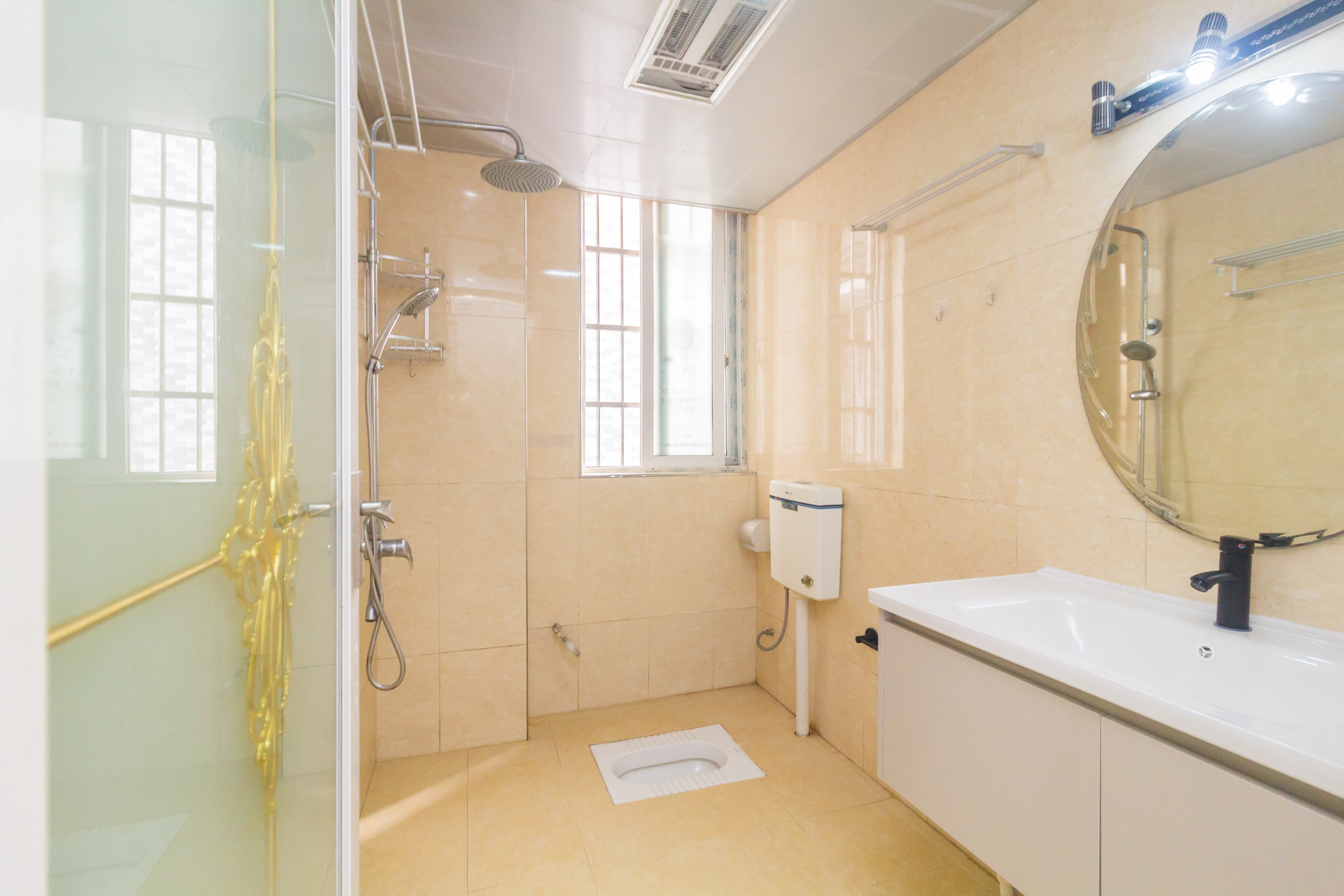 明天一城  2室2厅1卫    42.8万 明天一城  2室2厅1卫    42.8万卫生间