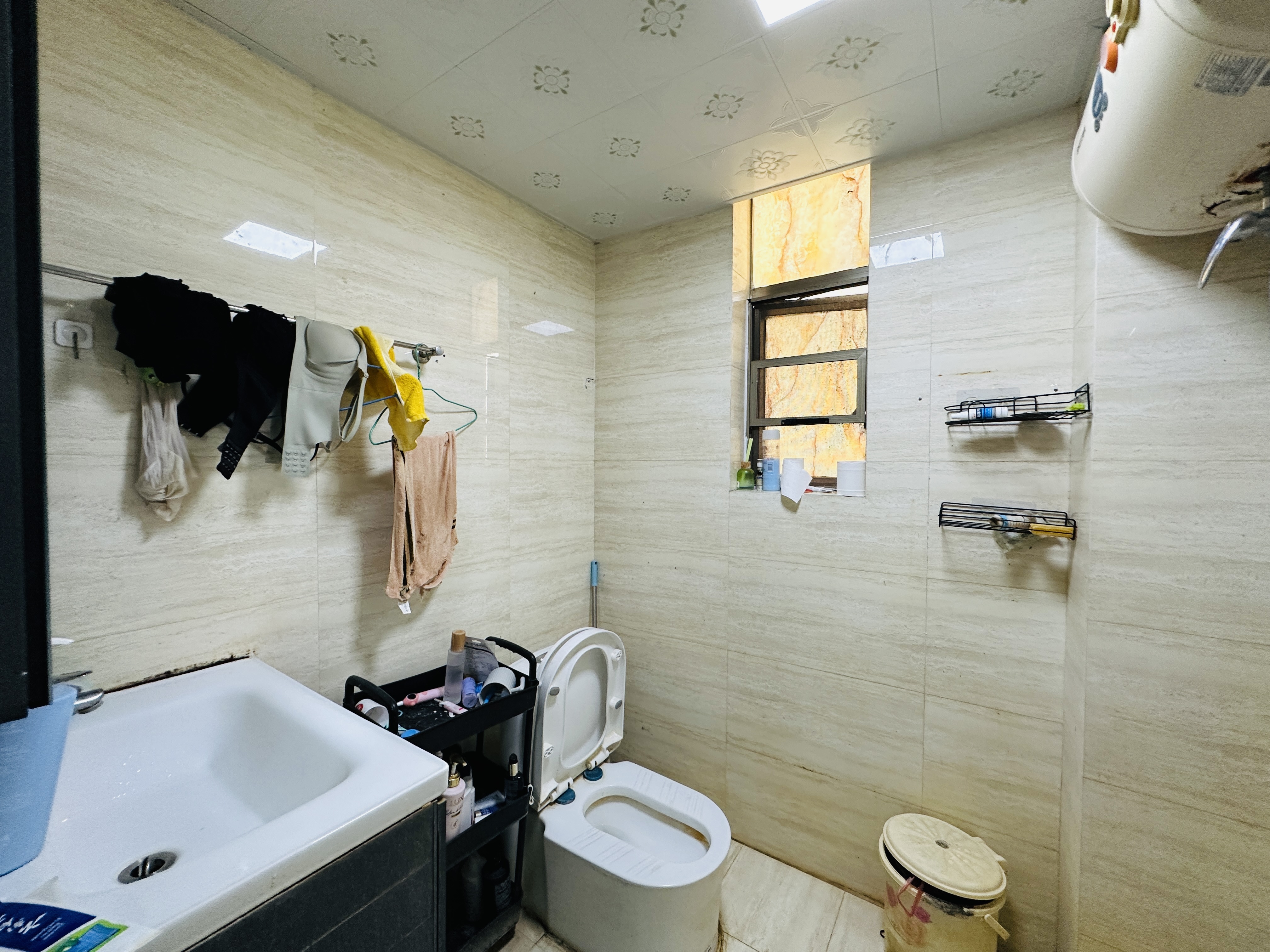 晋联大厦 3室2厅1卫 85.0万 晋联大厦 3室2厅1卫 85.0万卫生间