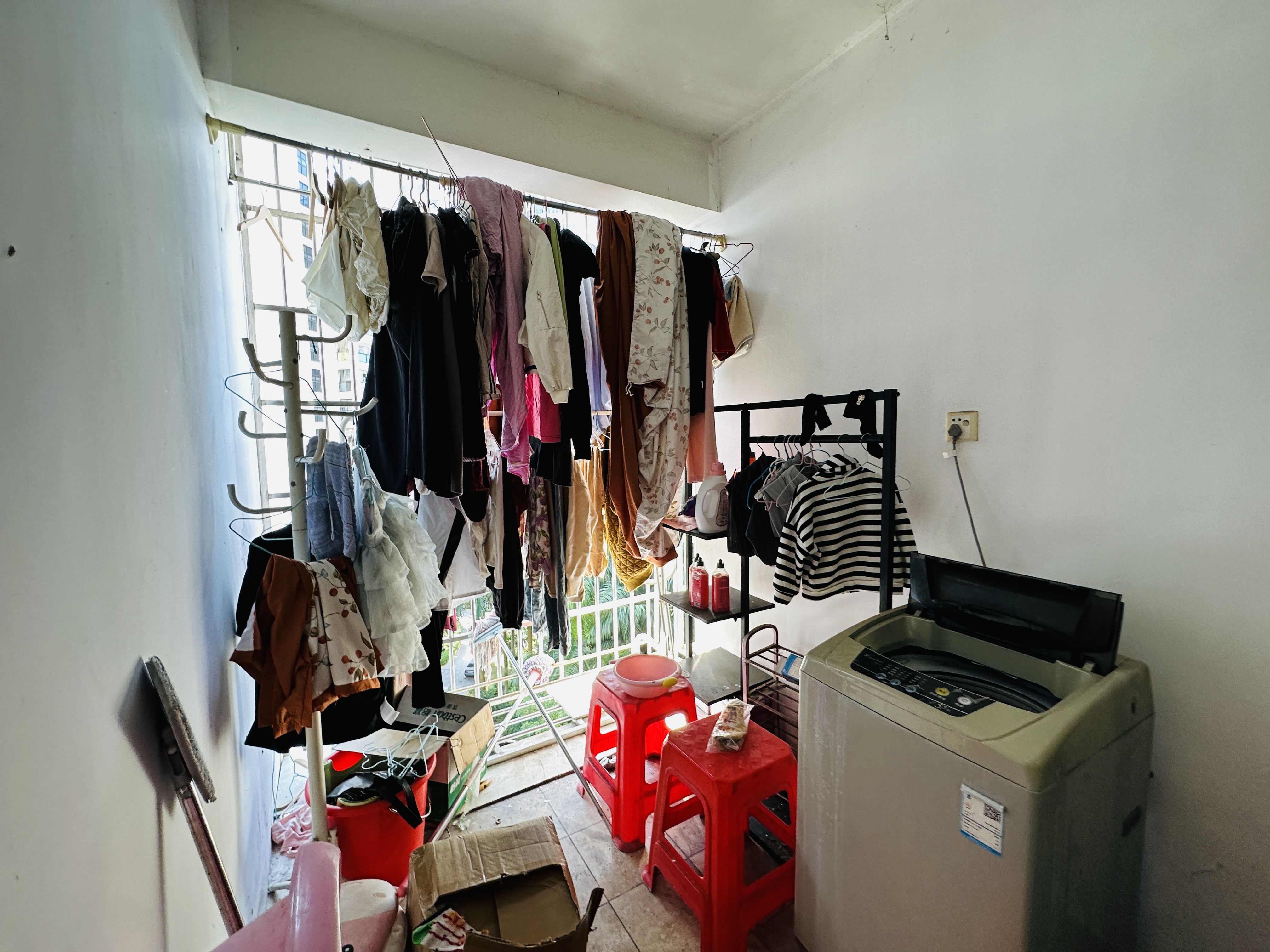 晋联大厦 3室2厅1卫 85.0万 晋联大厦 3室2厅1卫 85.0万阳台