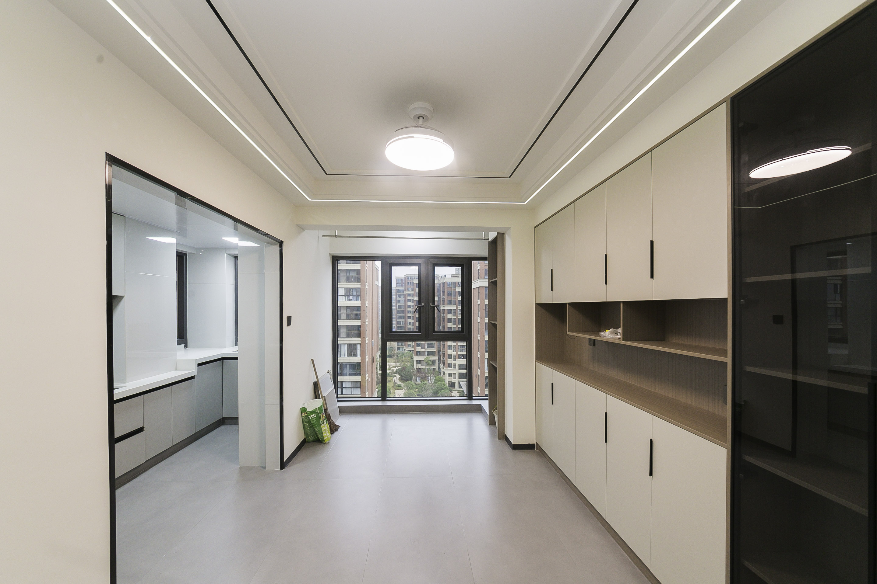 香缇雅苑（鑫远翡丽郡二期）  4室2厅2卫    228.0万客厅