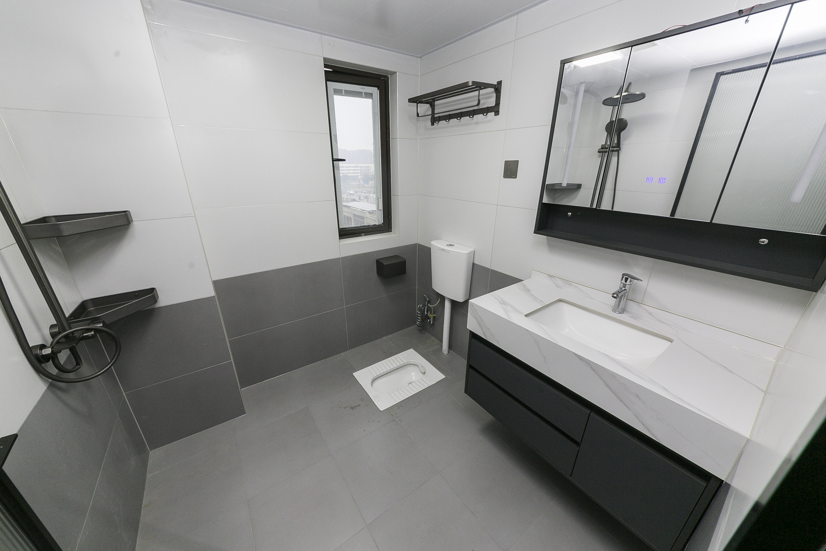 香缇雅苑（鑫远翡丽郡二期）  4室2厅2卫    228.0万卫生间