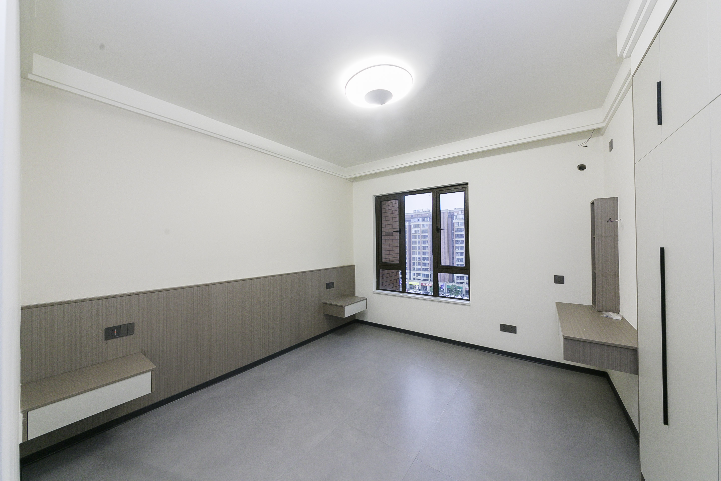 香缇雅苑（鑫远翡丽郡二期）  4室2厅2卫    228.0万卧室