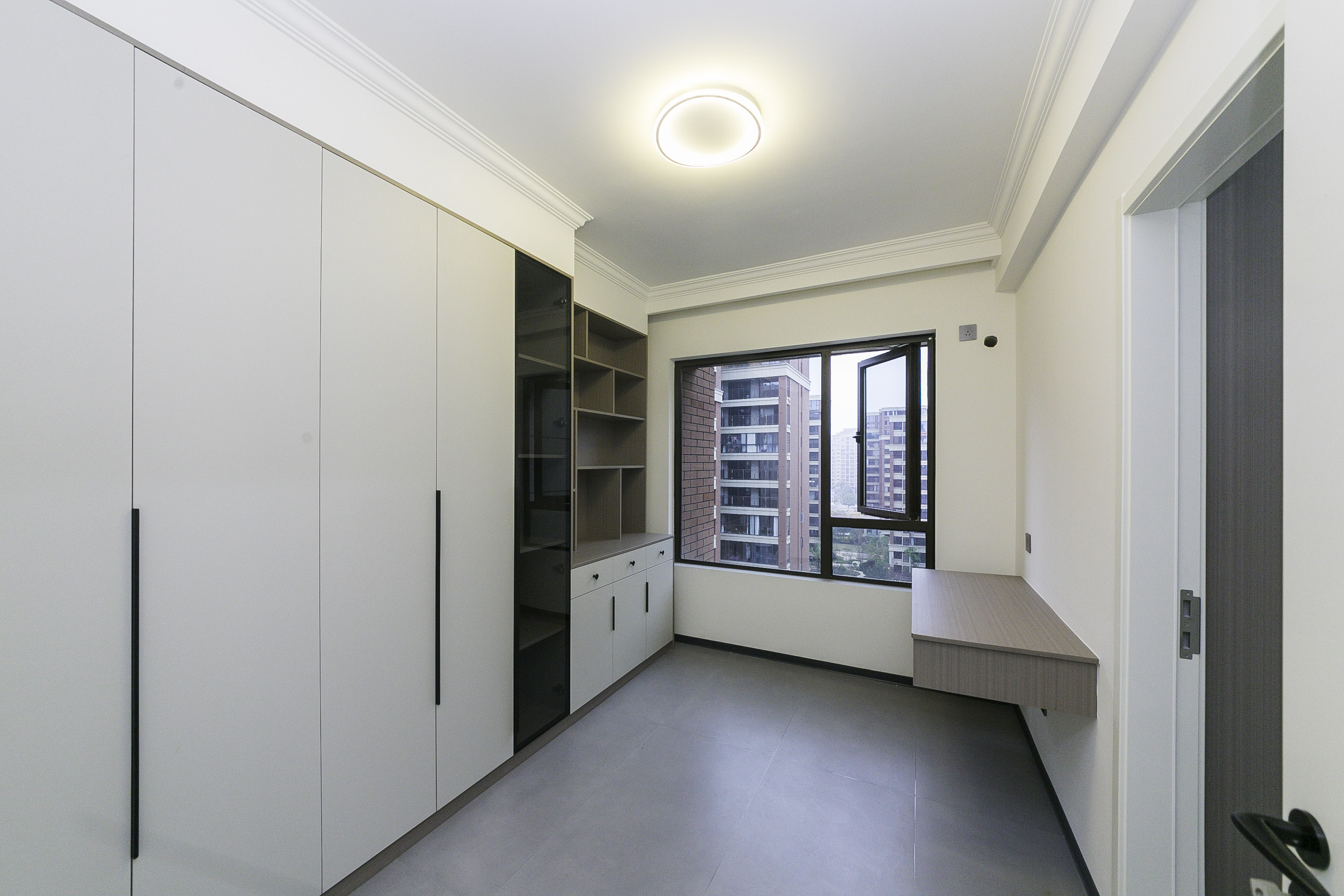 香缇雅苑（鑫远翡丽郡二期）  4室2厅2卫    228.0万卧室