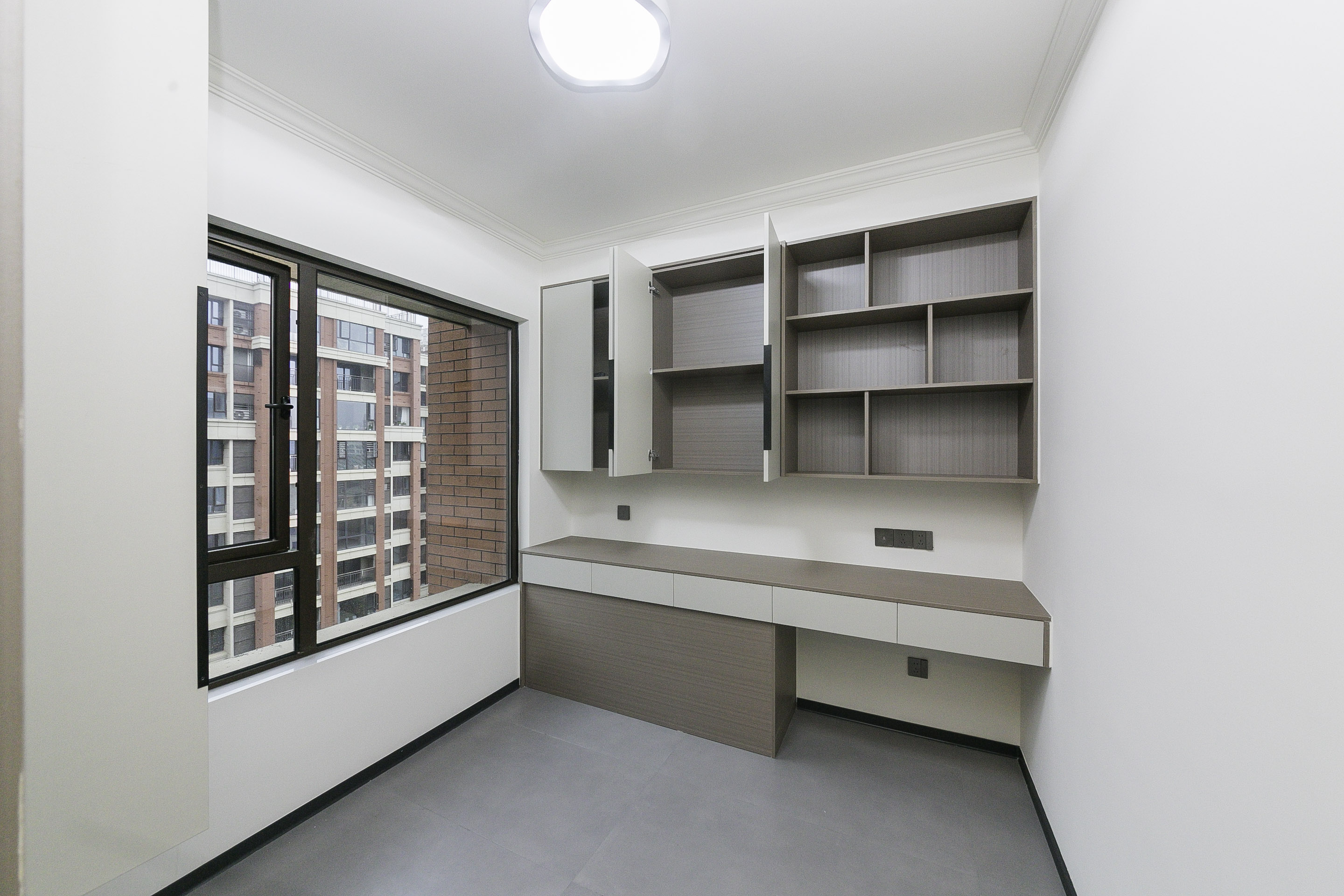 香缇雅苑（鑫远翡丽郡二期）  4室2厅2卫    228.0万卧室