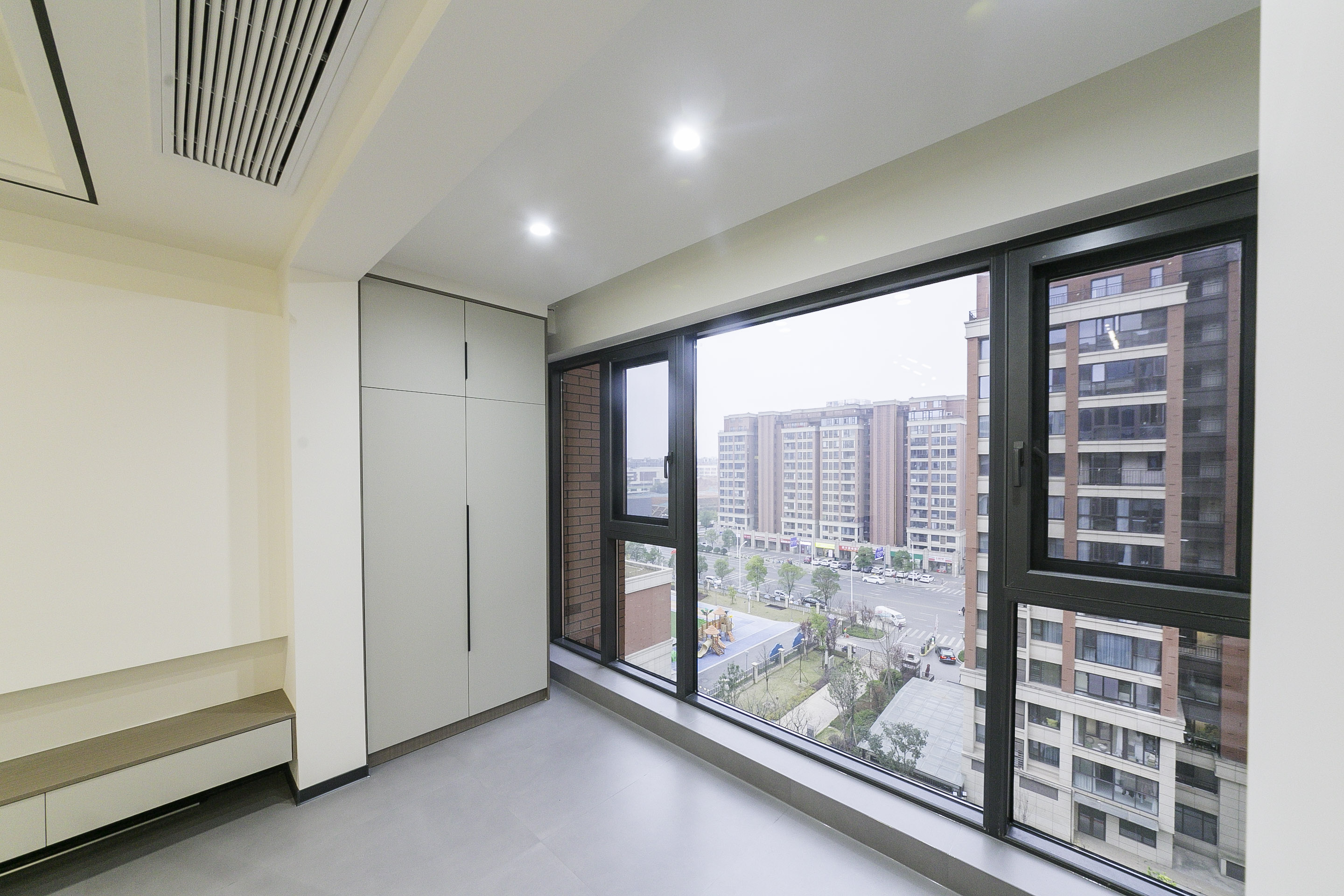 香缇雅苑（鑫远翡丽郡二期）  4室2厅2卫    228.0万阳台