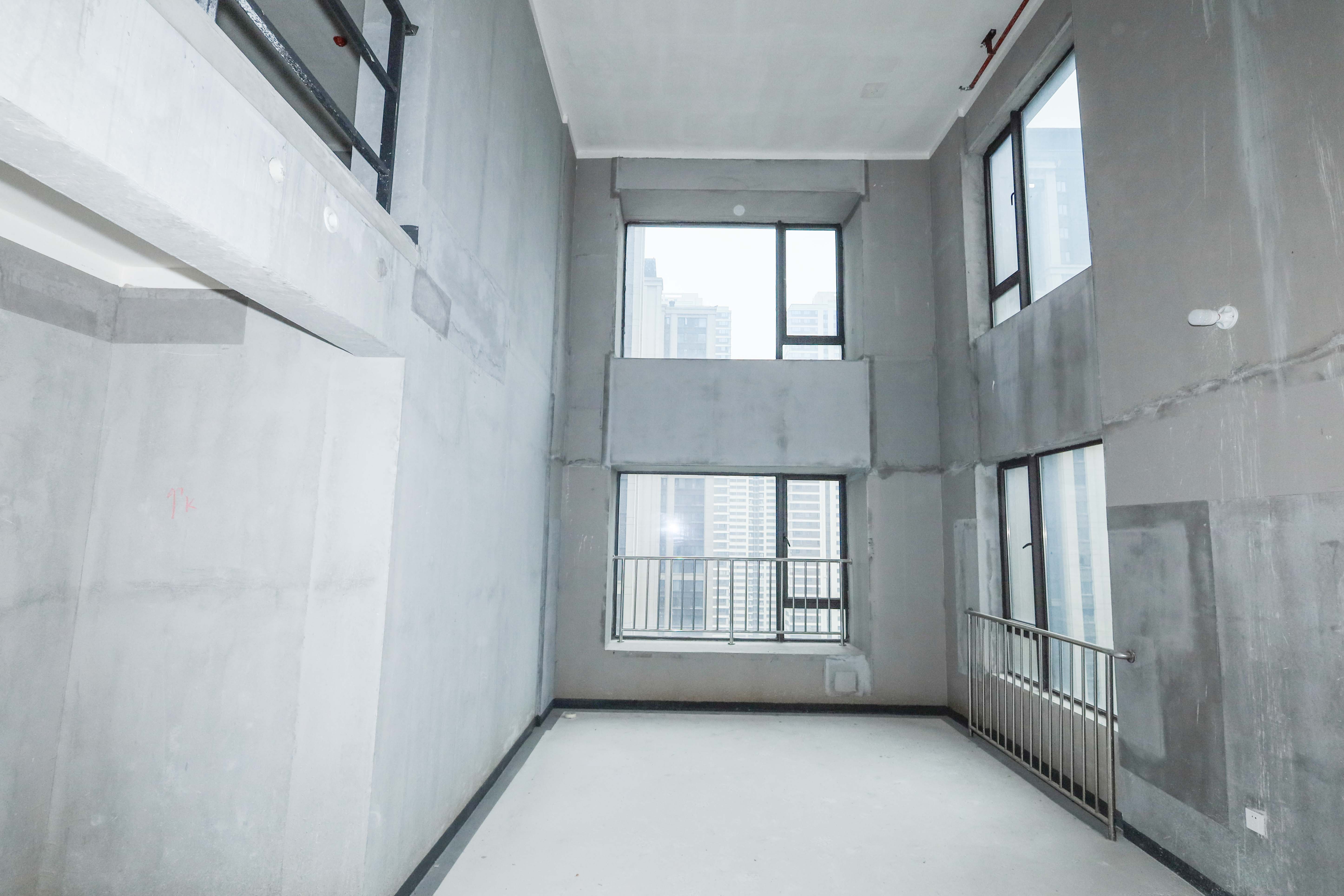 建发央著  5室2厅2卫   320.00万