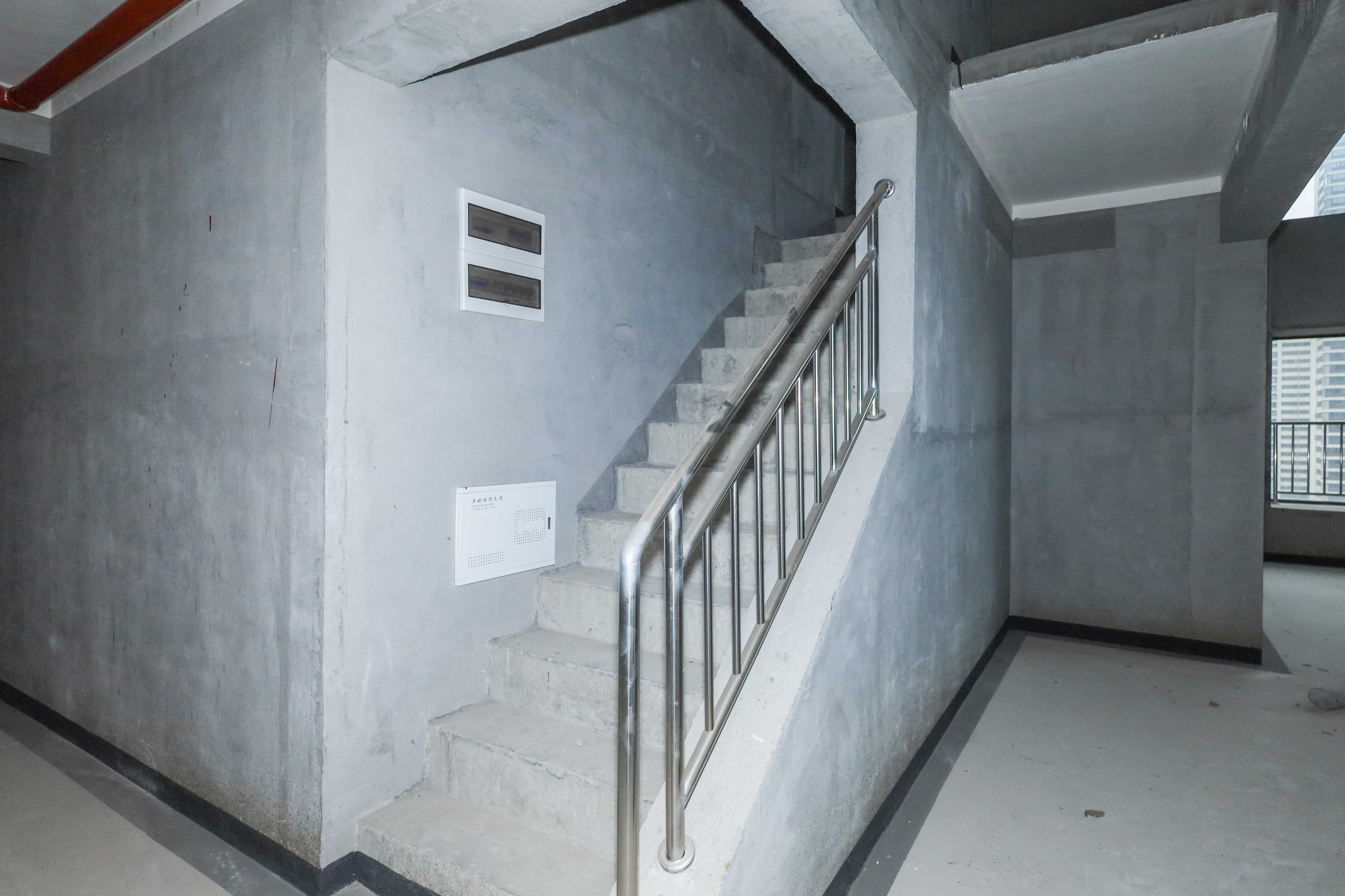 建发央著  5室2厅2卫   320.00万其他