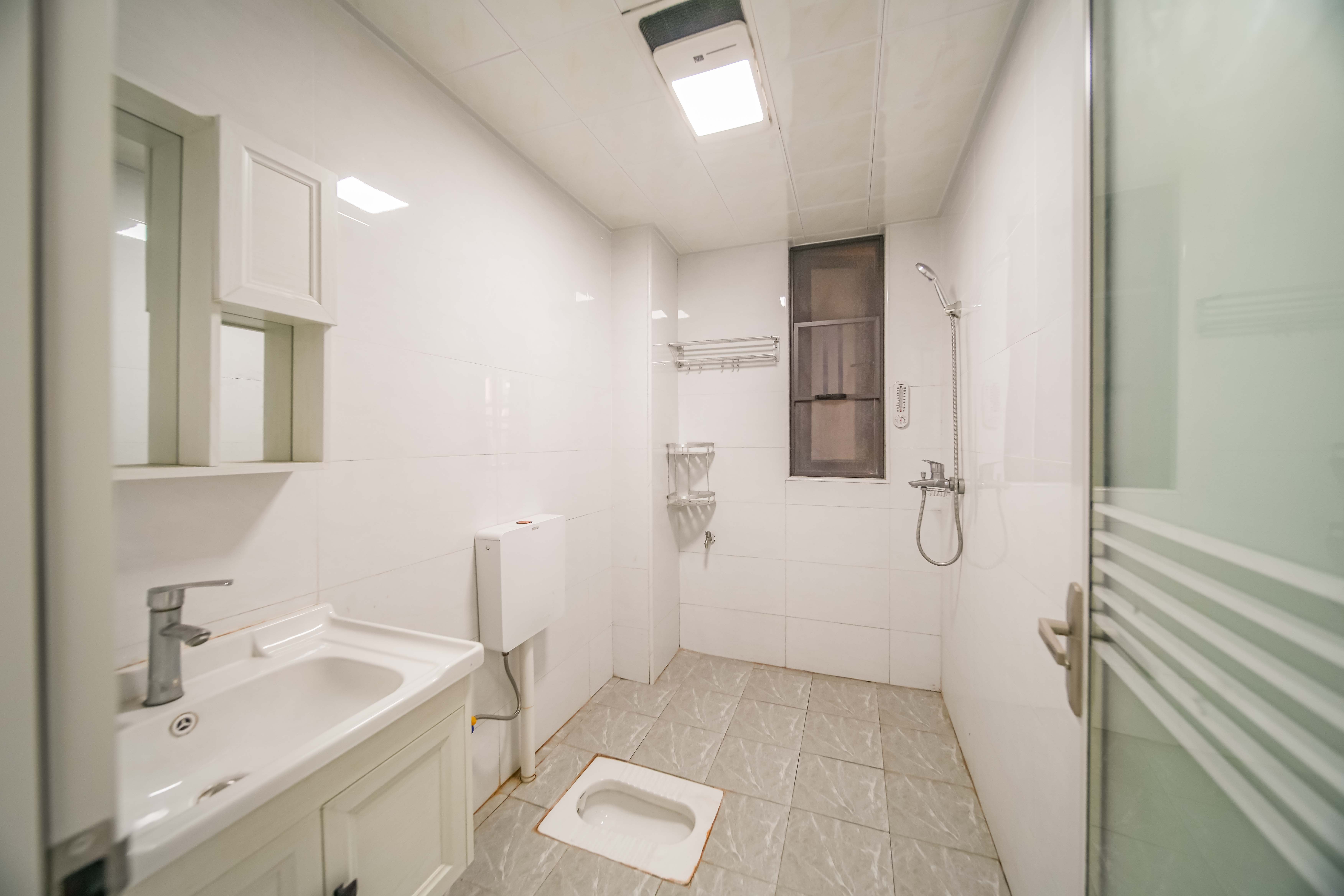 蓝光雍锦半岛 3室2厅1卫 85.0万 蓝光雍锦半岛 3室2厅1卫 85.0万卫生间