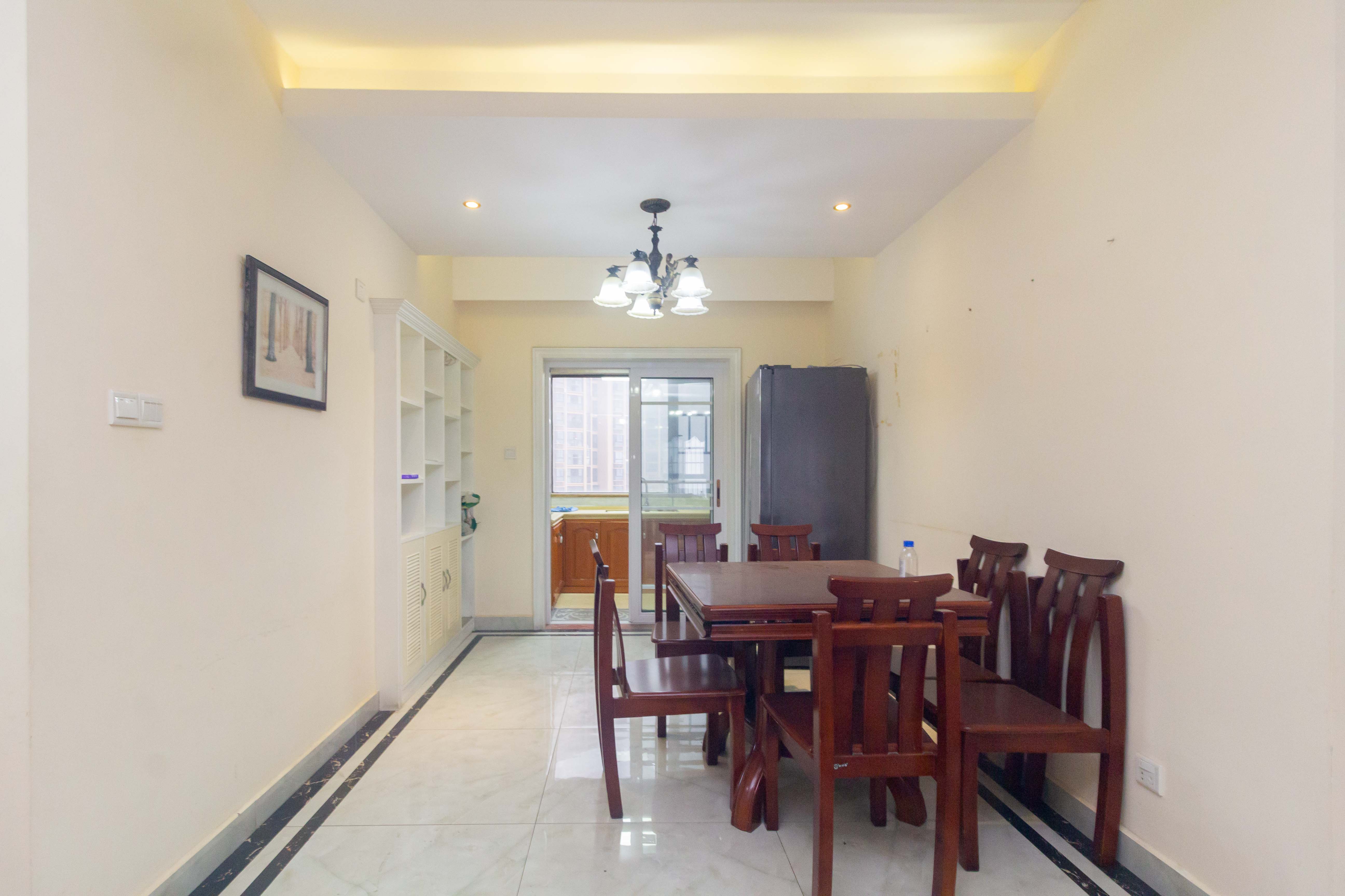 旭辉华庭 4室2厅2卫 100.0万 旭辉华庭 4室2厅2卫 100.0万客厅