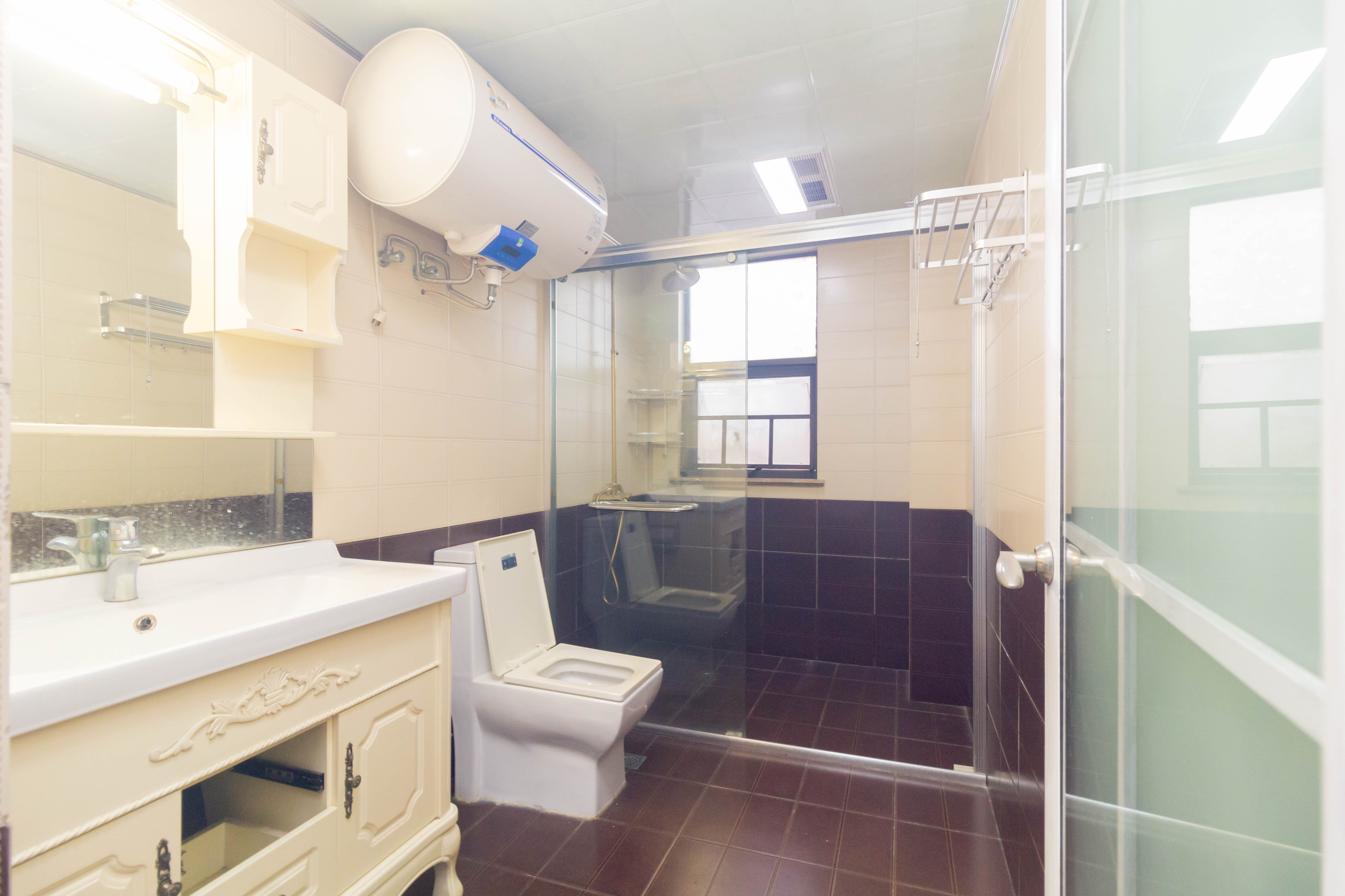 旭辉华庭 4室2厅2卫 100.0万 旭辉华庭 4室2厅2卫 100.0万卫生间