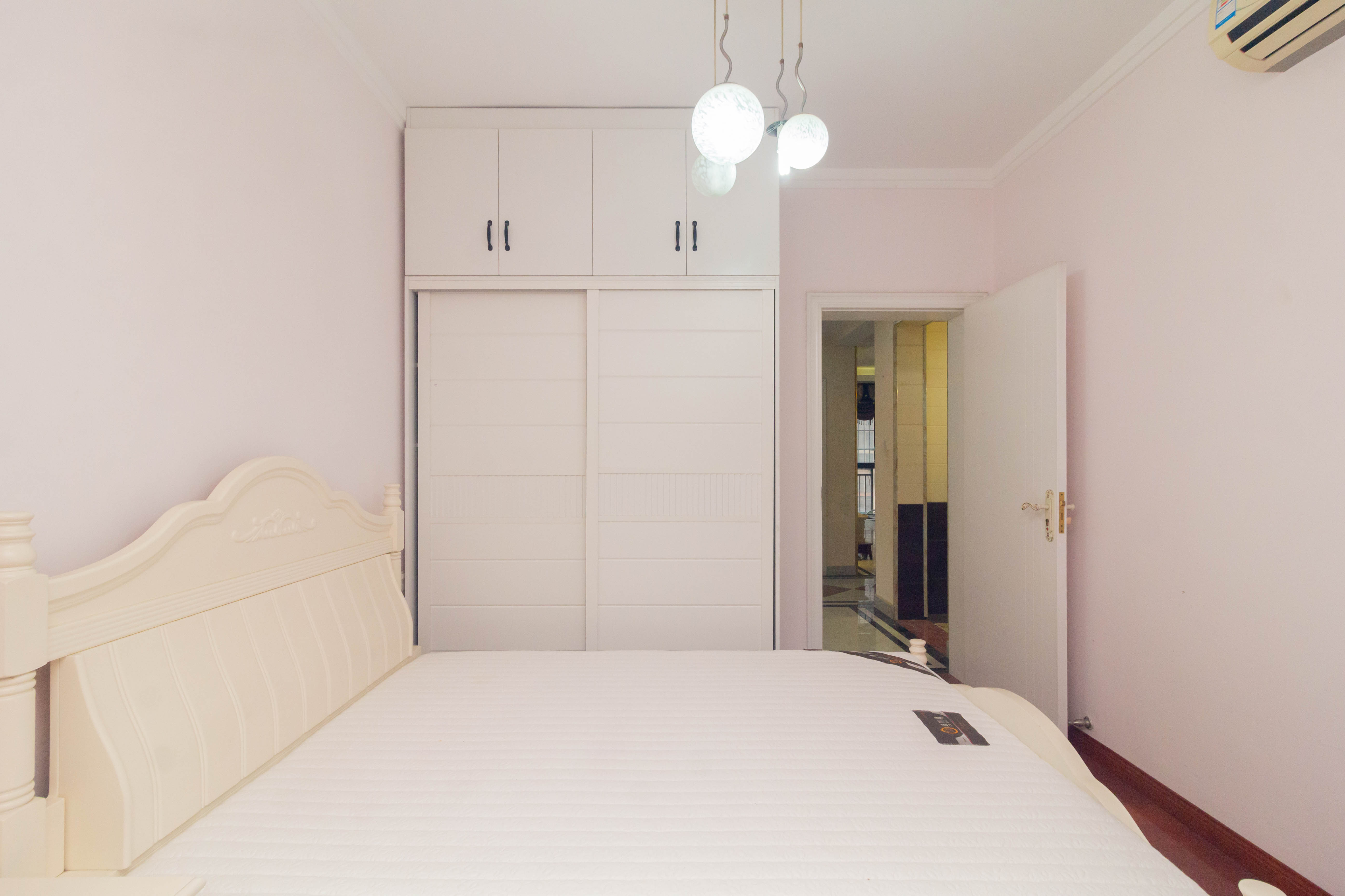 旭辉华庭 4室2厅2卫 100.0万 旭辉华庭 4室2厅2卫 100.0万卧室