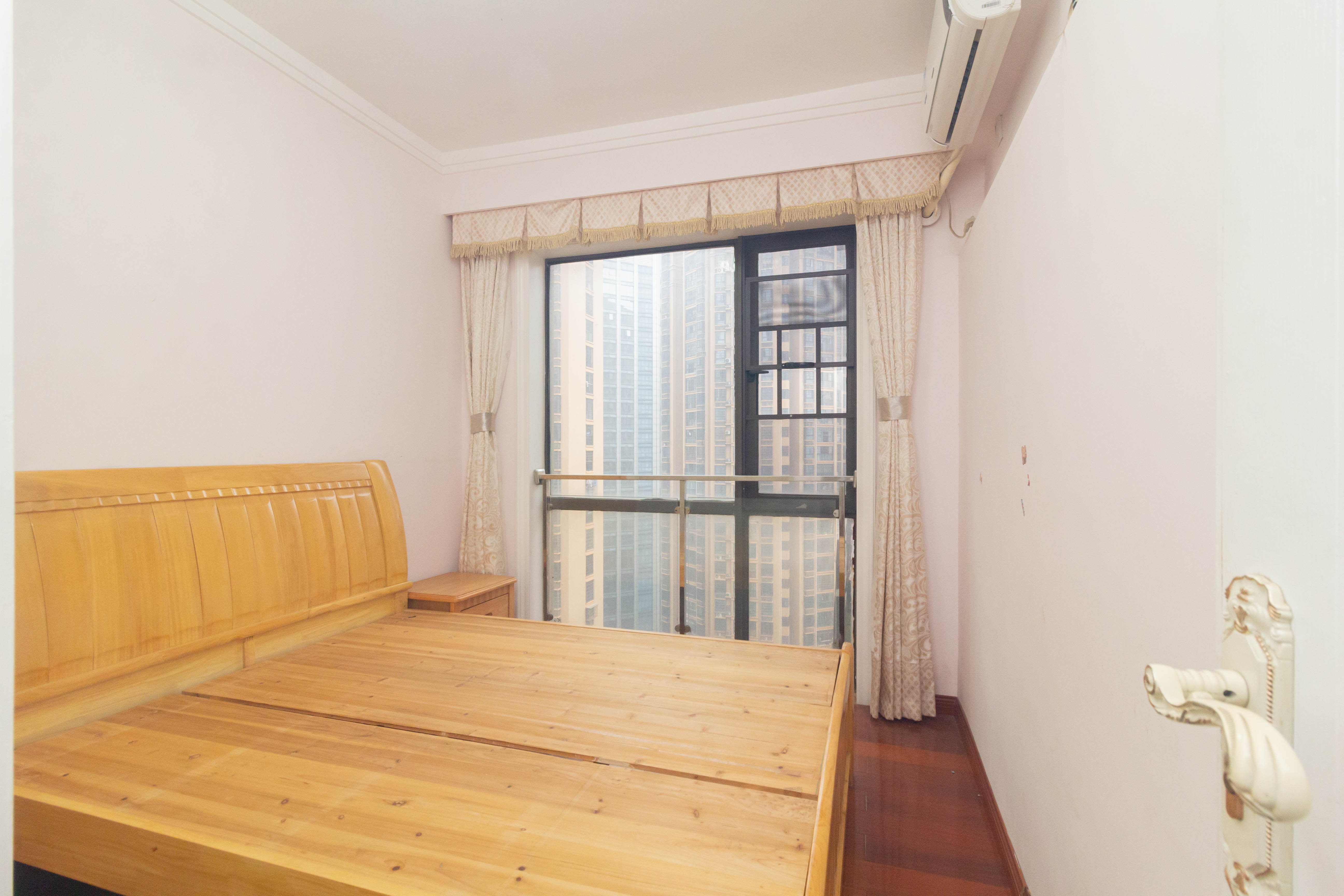 旭辉华庭 4室2厅2卫 100.0万 旭辉华庭 4室2厅2卫 100.0万卧室