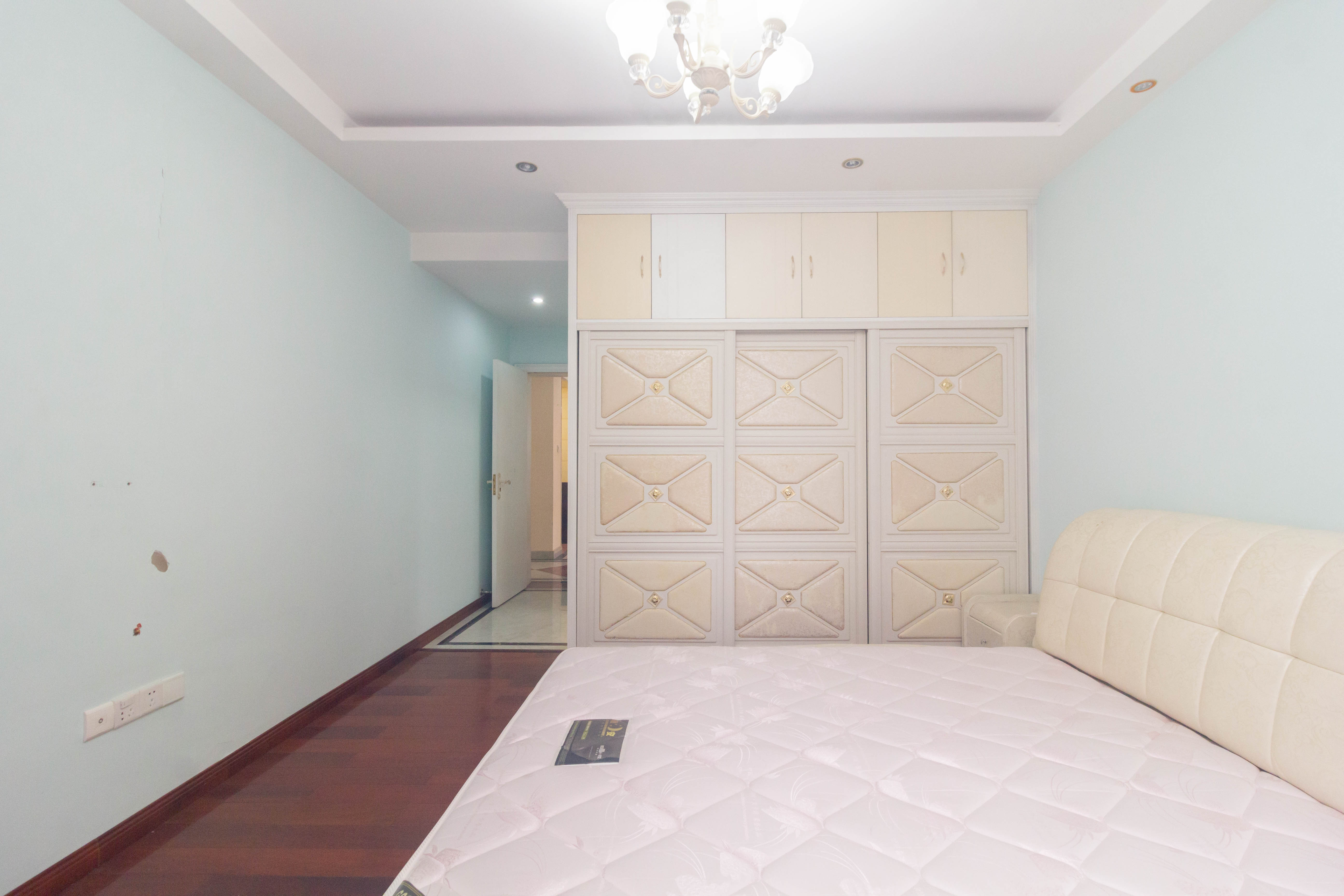 旭辉华庭 4室2厅2卫 100.0万 旭辉华庭 4室2厅2卫 100.0万卧室