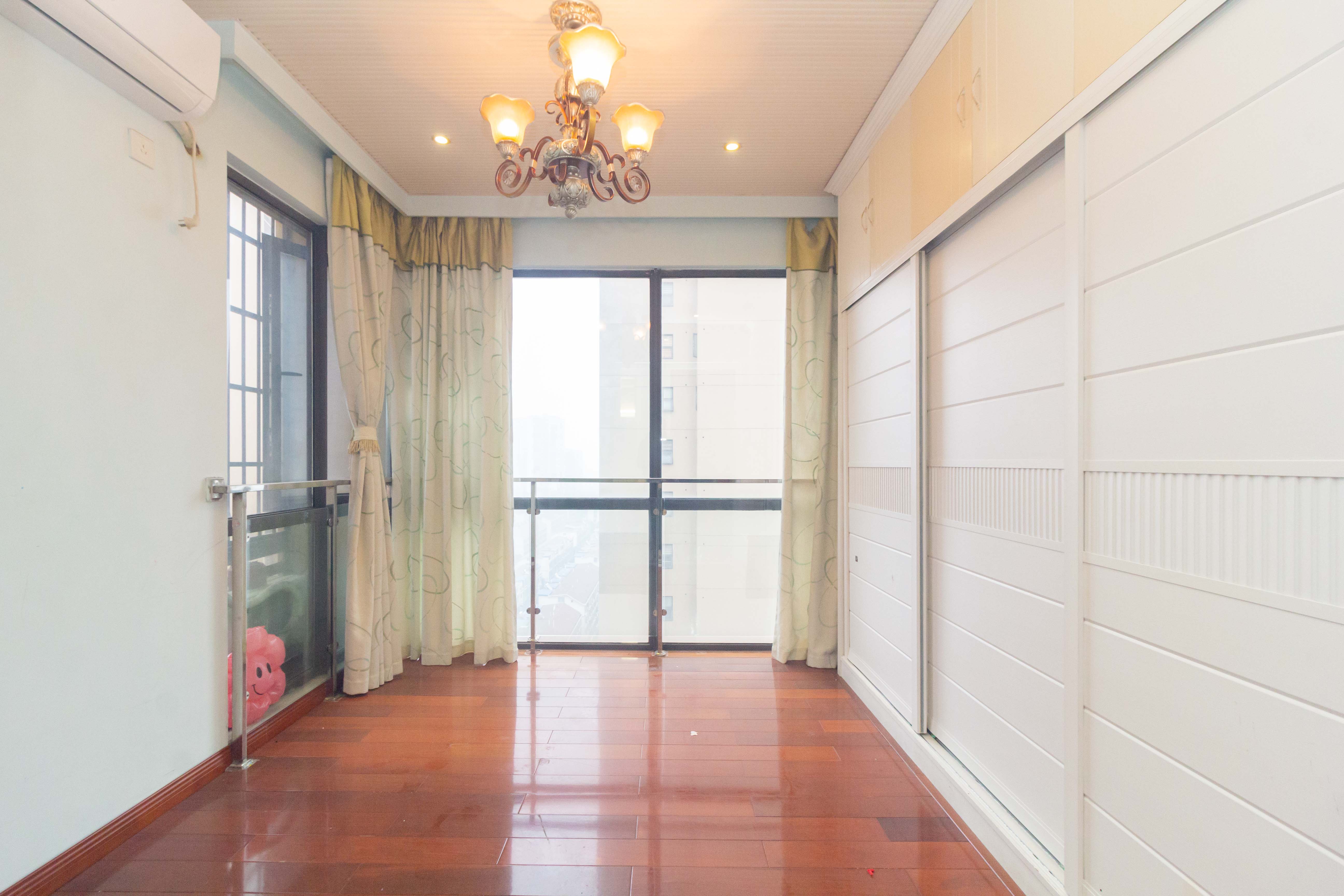 旭辉华庭 4室2厅2卫 100.0万 旭辉华庭 4室2厅2卫 100.0万卧室