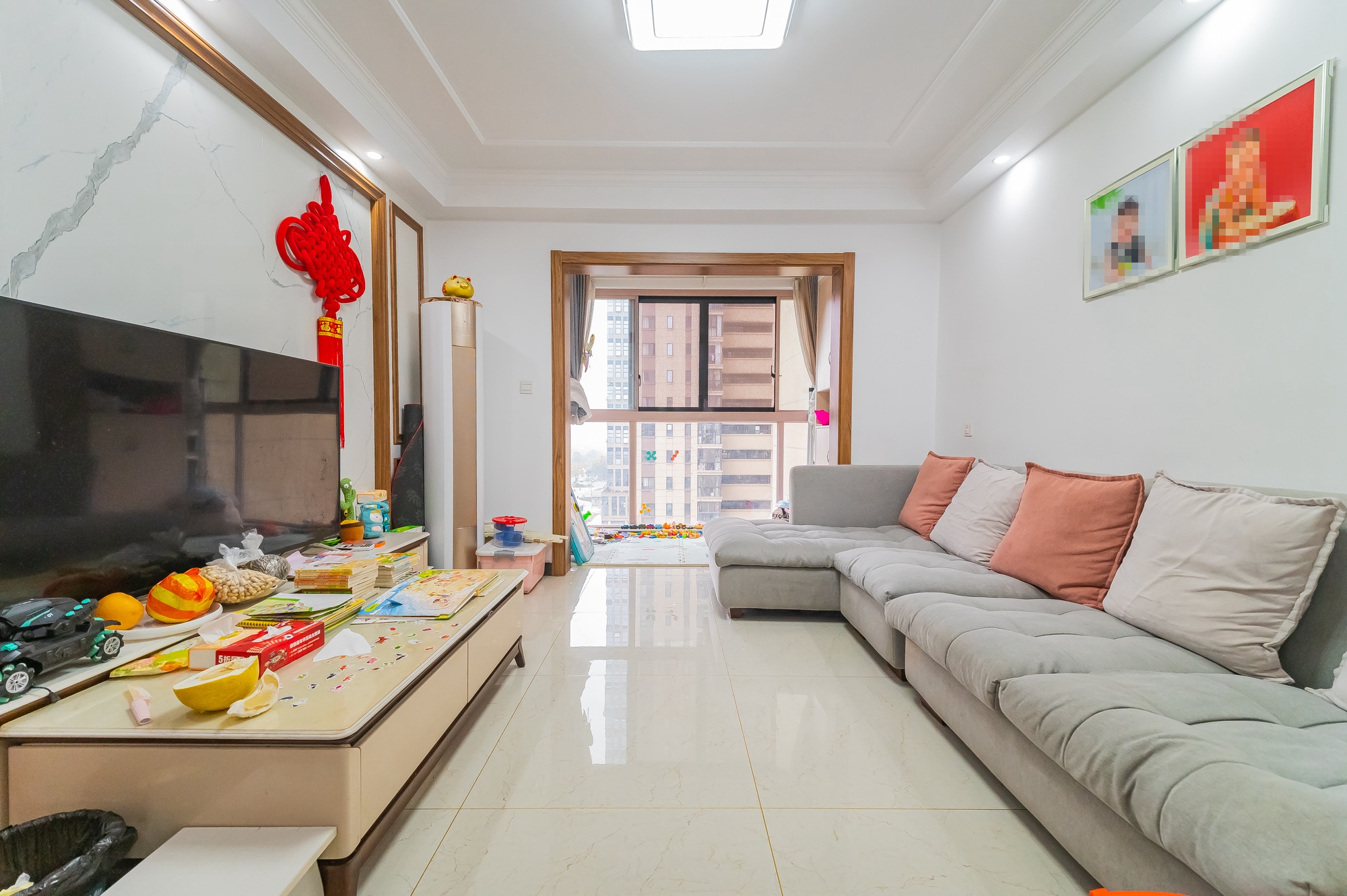 华润置地广场二期  3室2厅1卫    103.0万客厅