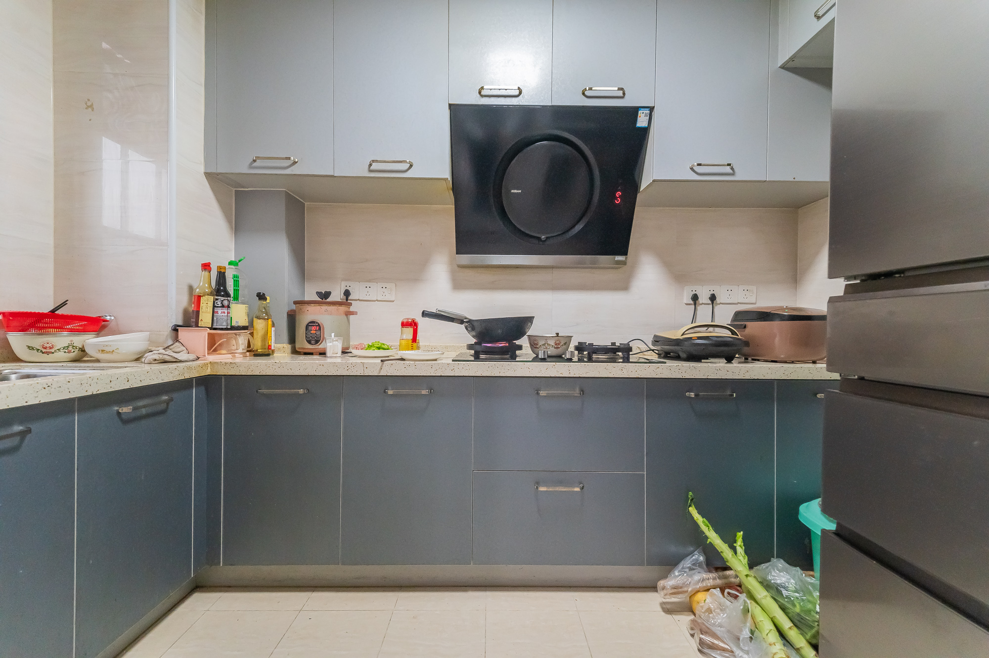 华润置地广场二期  3室2厅1卫    103.0万厨房