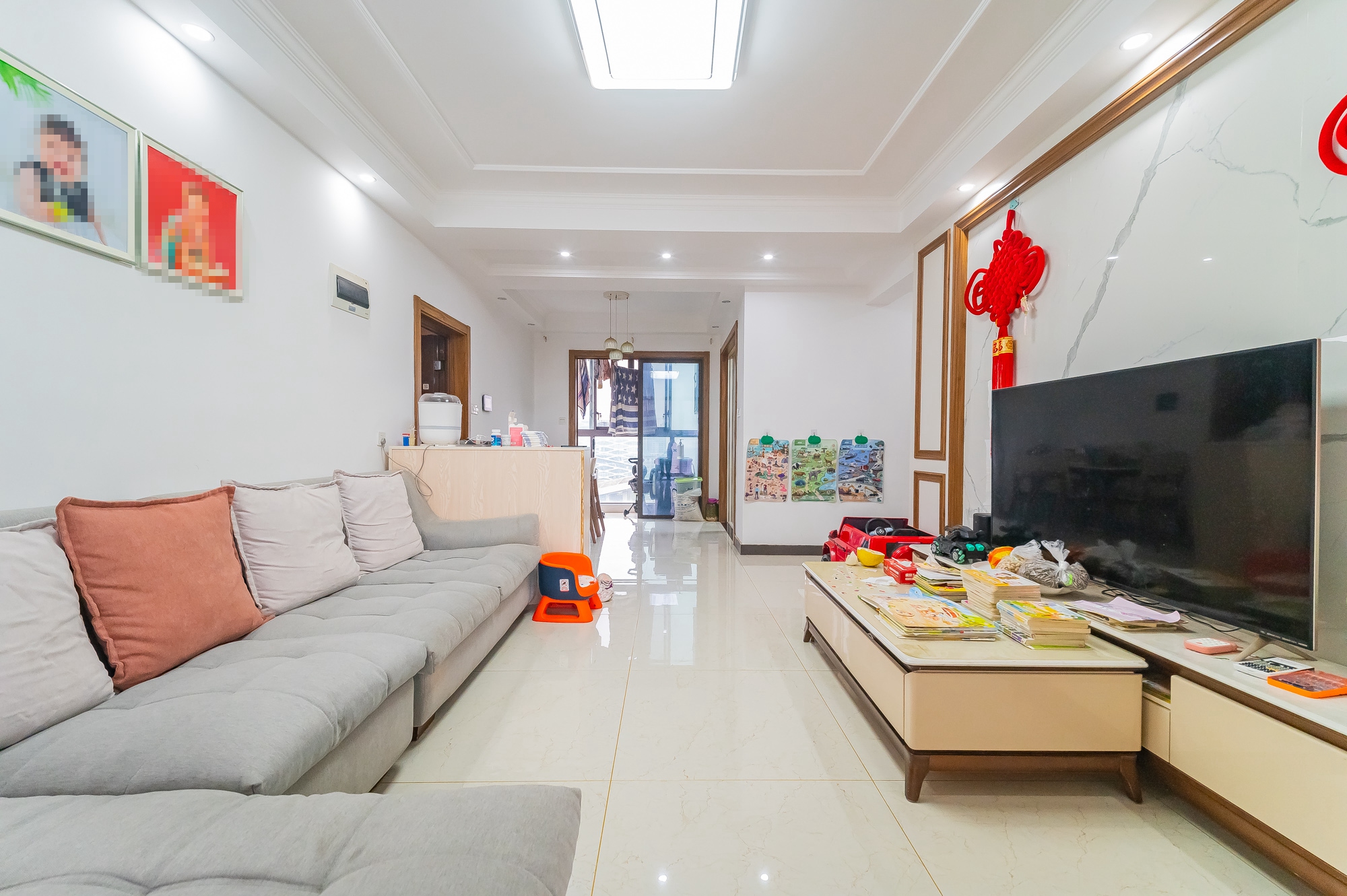 华润置地广场二期  3室2厅1卫    103.0万客厅