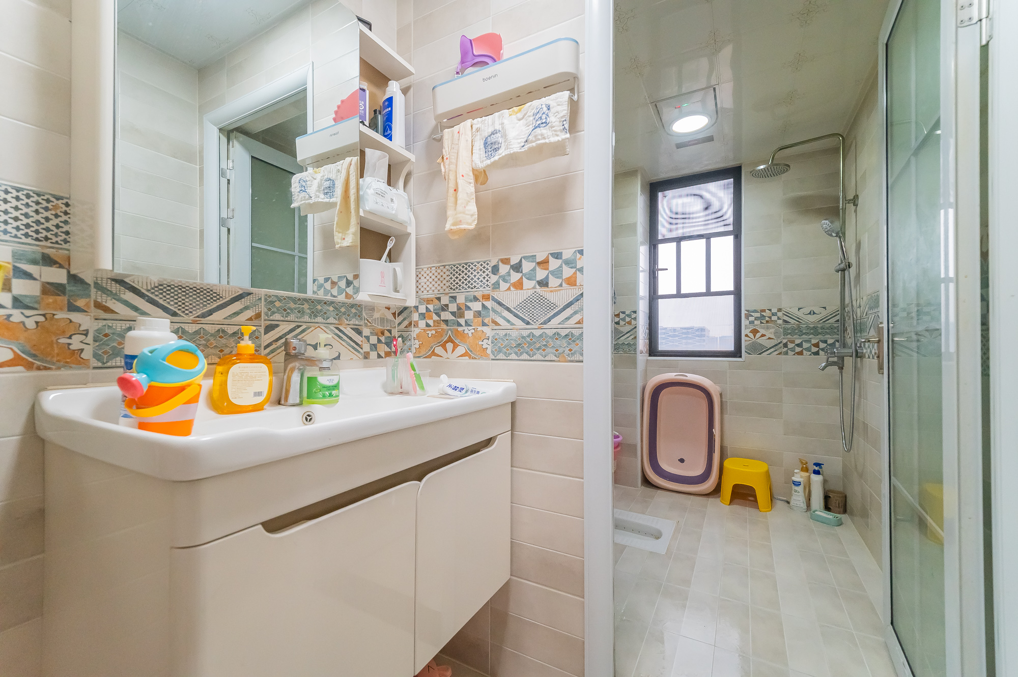 华润置地广场二期  3室2厅1卫    103.0万卫生间