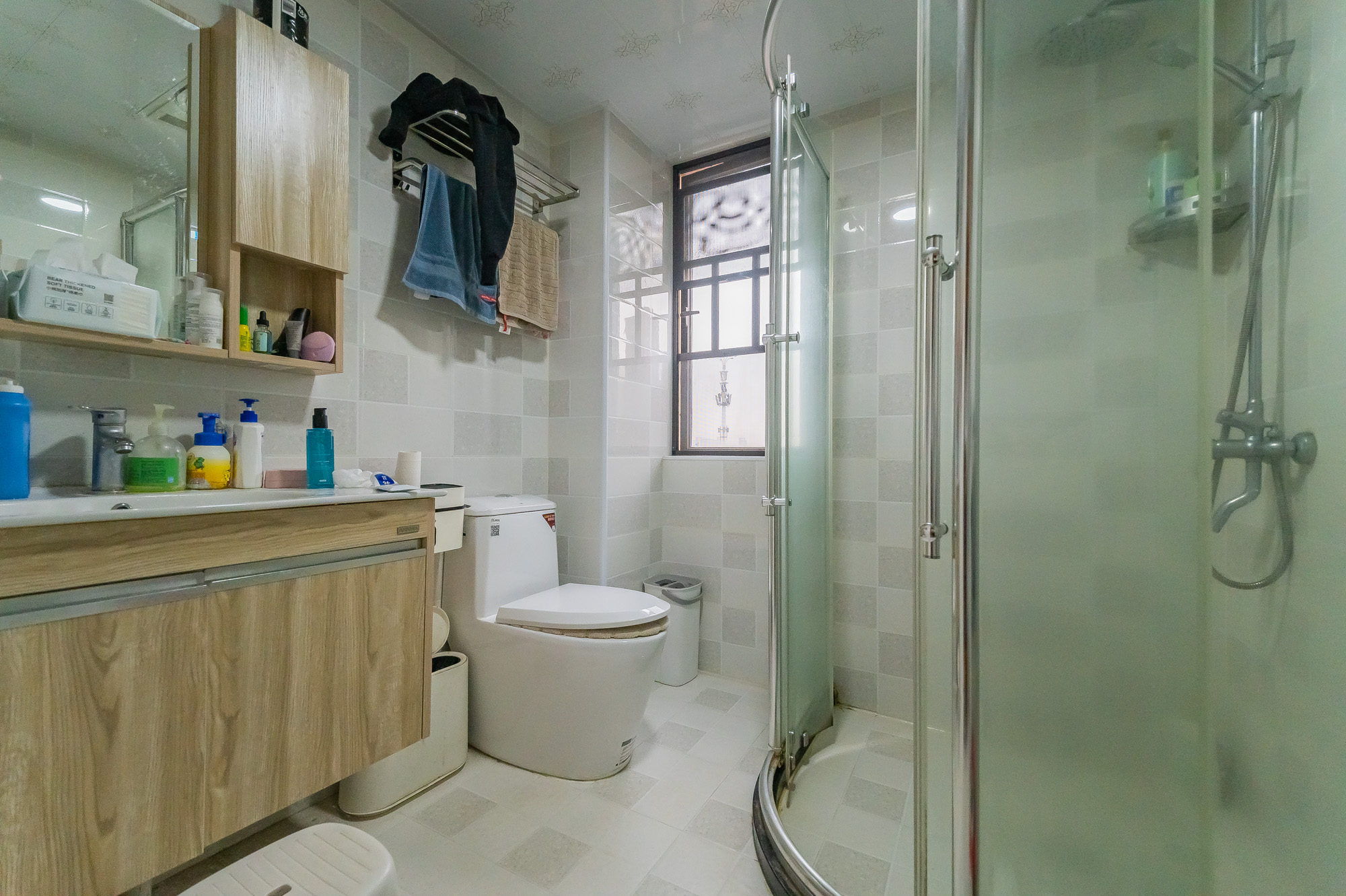 华润置地广场二期  3室2厅1卫    103.0万卫生间