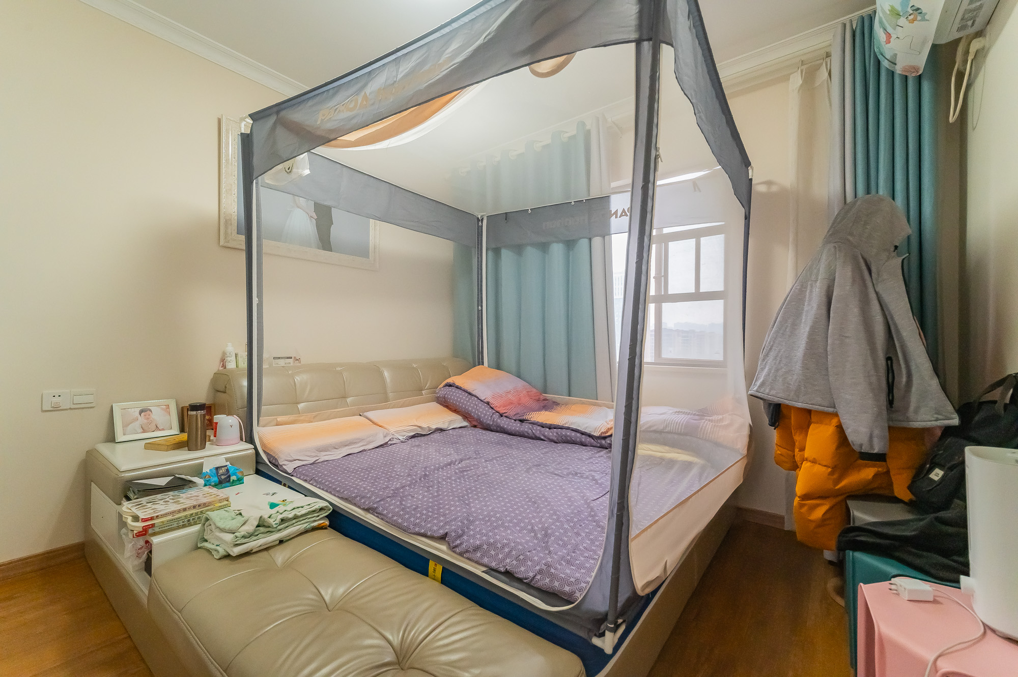 华润置地广场二期  3室2厅1卫    103.0万卧室