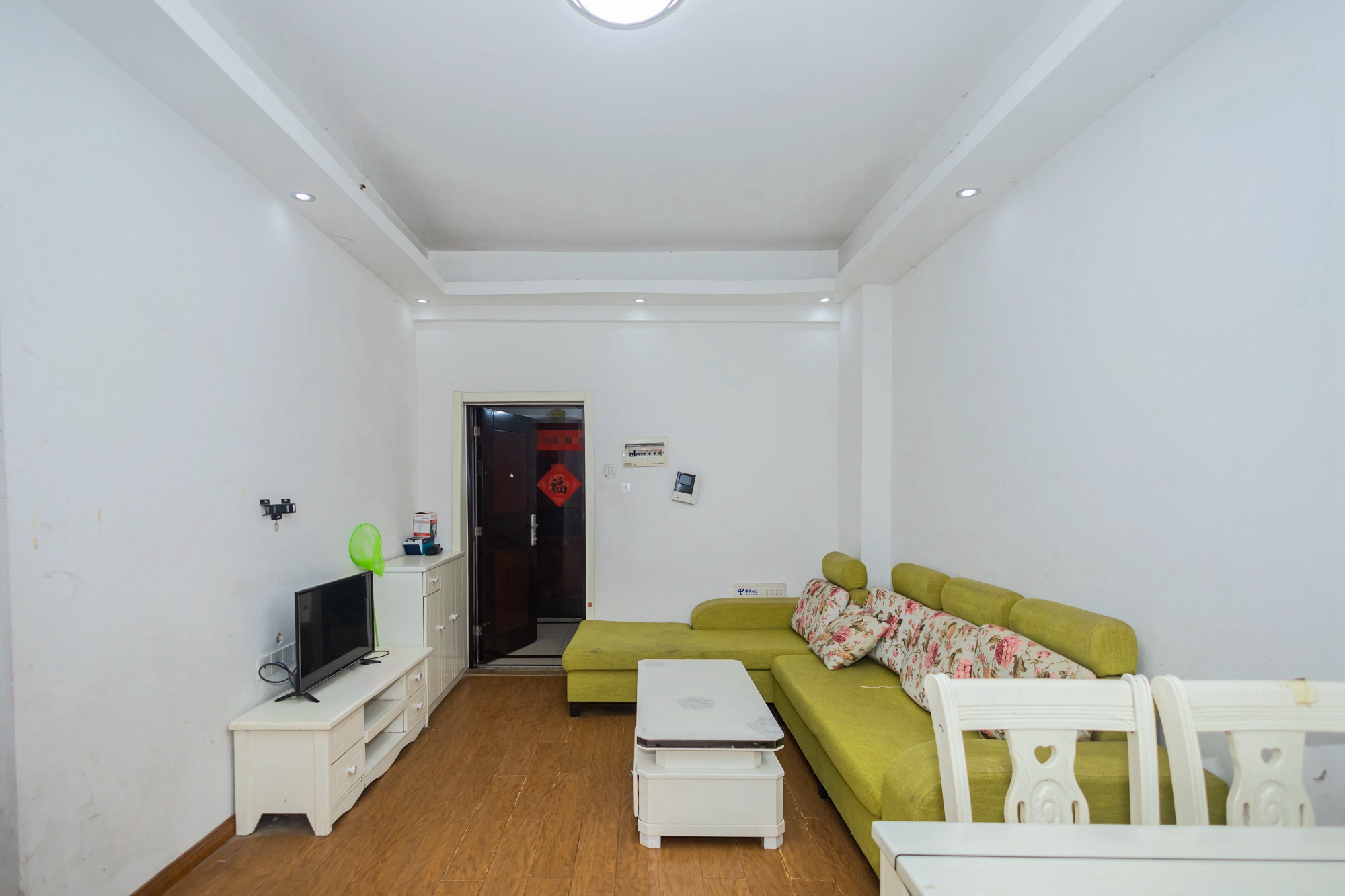 水岸世景 2室1厅1卫 53.00万 水岸世景 2室1厅1卫 53.00万客厅