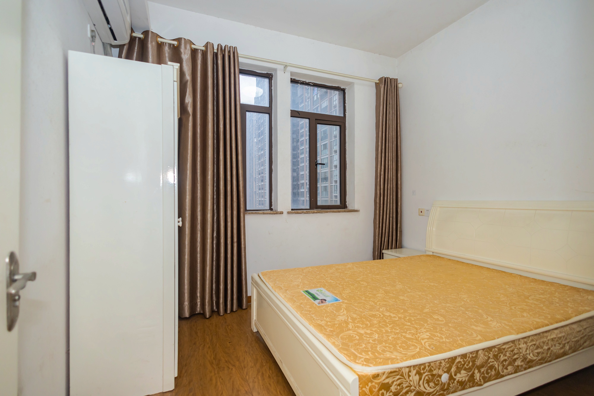 水岸世景 2室1厅1卫 53.00万 水岸世景 2室1厅1卫 53.00万卧室