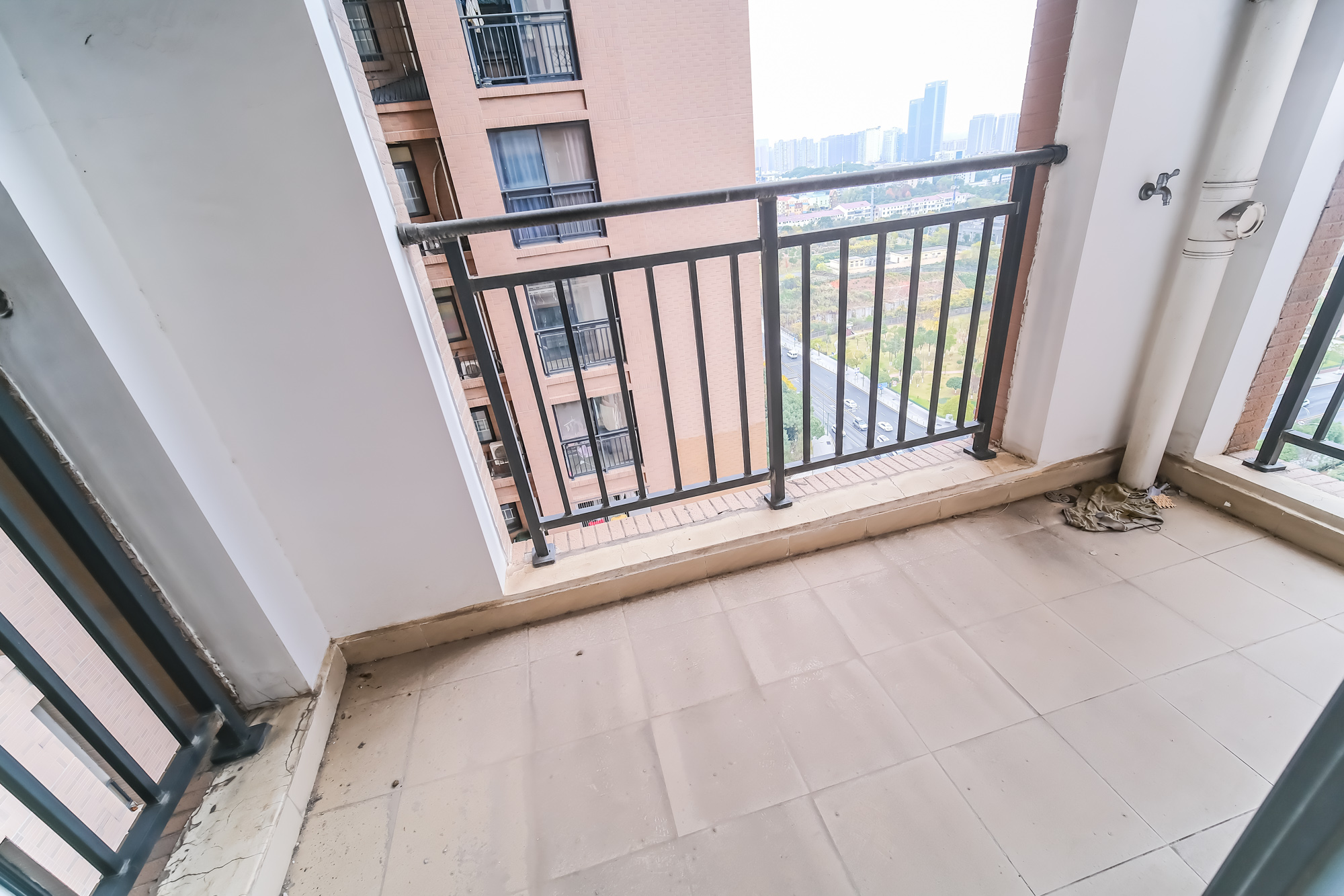 三一街区 3室2厅2卫 62.8万 三一街区 3室2厅2卫 62.8万阳台