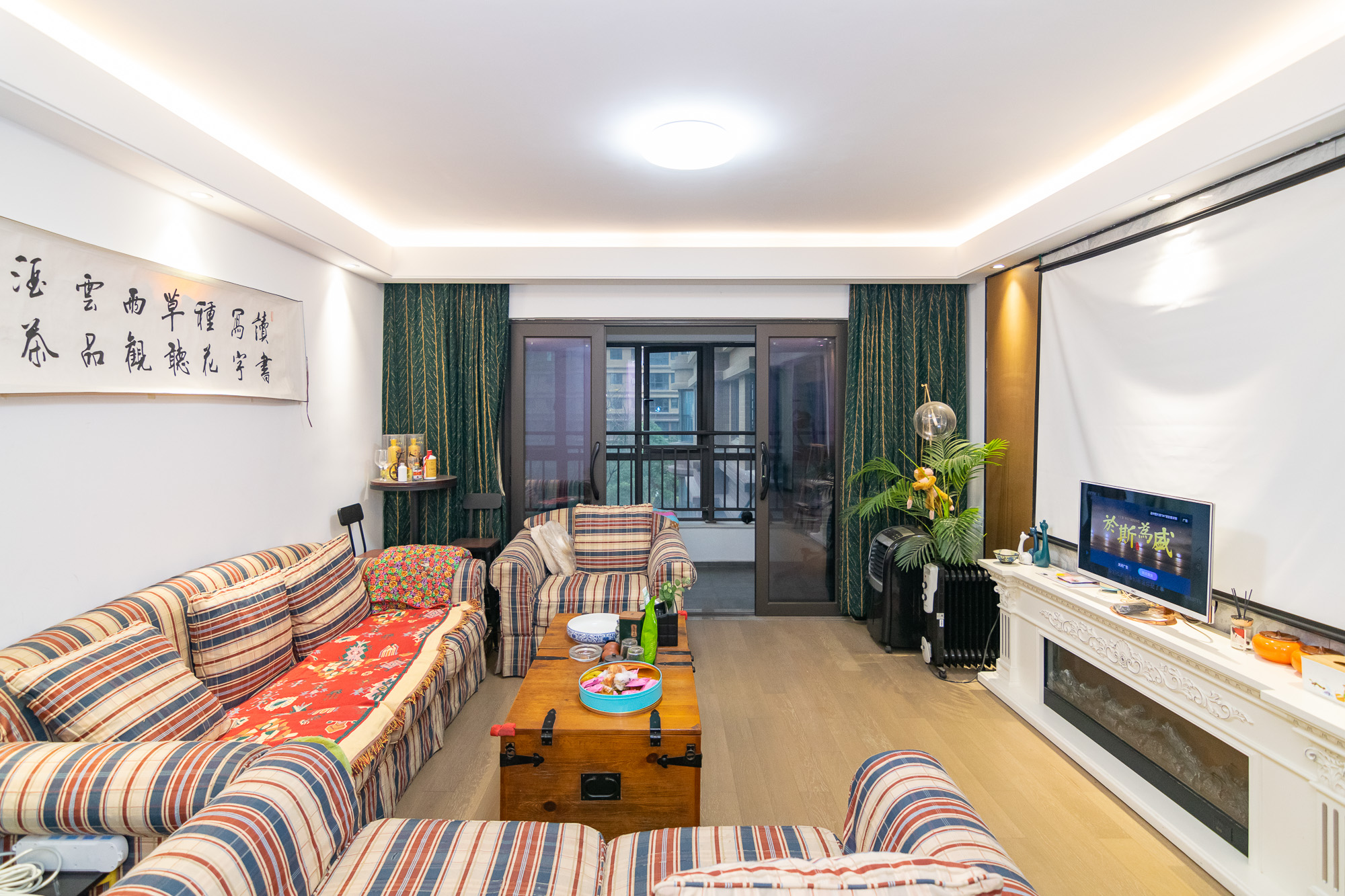 润和美郡(润和紫郡五期) 5室2厅2卫 119.8万 润和美郡(润和紫郡五期) 5室2厅2卫 119.8万客厅