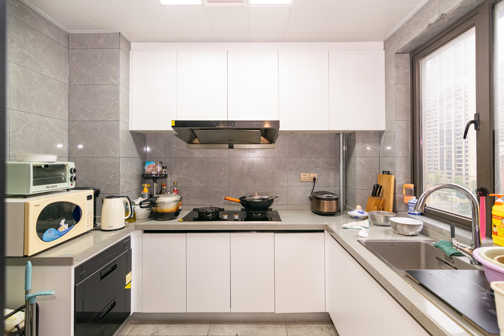 润和美郡(润和紫郡五期) 5室2厅2卫 119.8万 润和美郡(润和紫郡五期) 5室2厅2卫 119.8万厨房