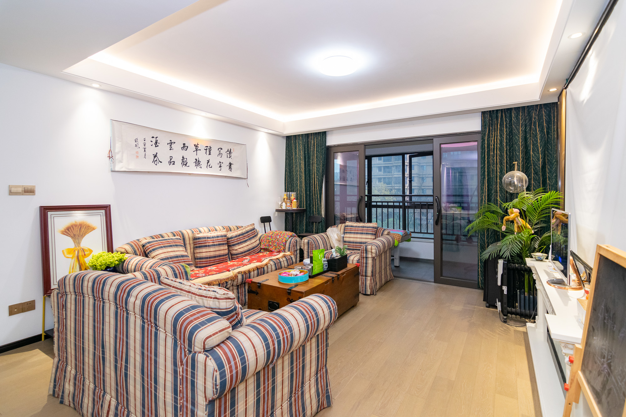 润和美郡(润和紫郡五期) 5室2厅2卫 119.8万 润和美郡(润和紫郡五期) 5室2厅2卫 119.8万客厅