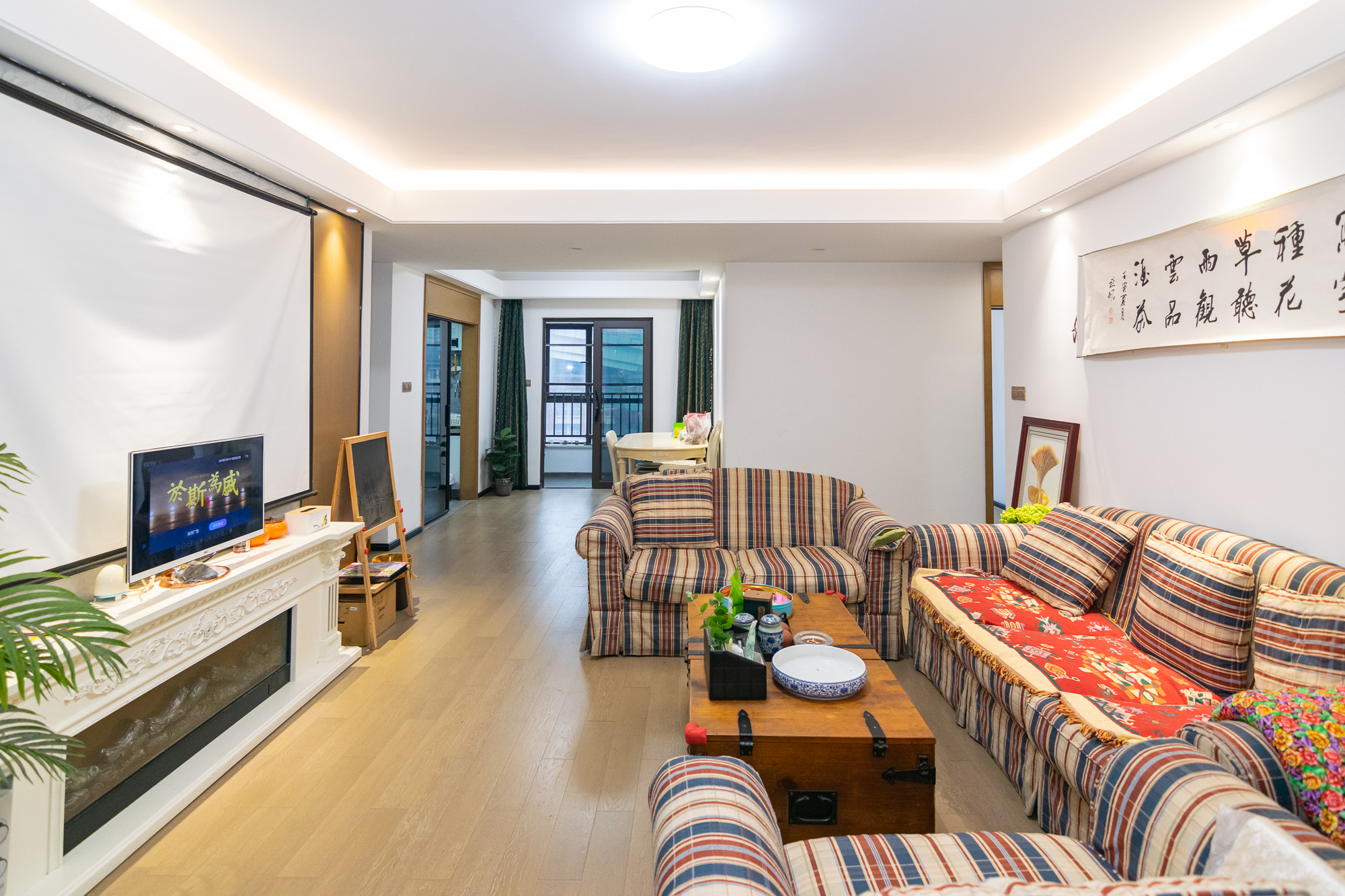 润和美郡(润和紫郡五期) 5室2厅2卫 119.8万 润和美郡(润和紫郡五期) 5室2厅2卫 119.8万客厅