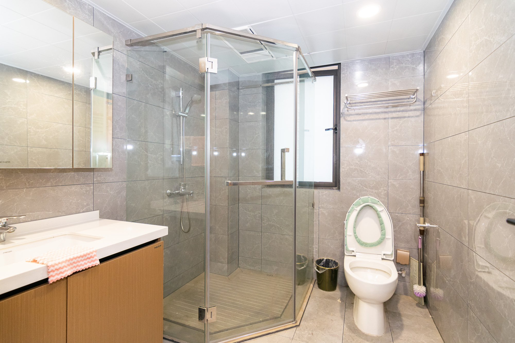 润和美郡(润和紫郡五期) 5室2厅2卫 119.8万 润和美郡(润和紫郡五期) 5室2厅2卫 119.8万卫生间