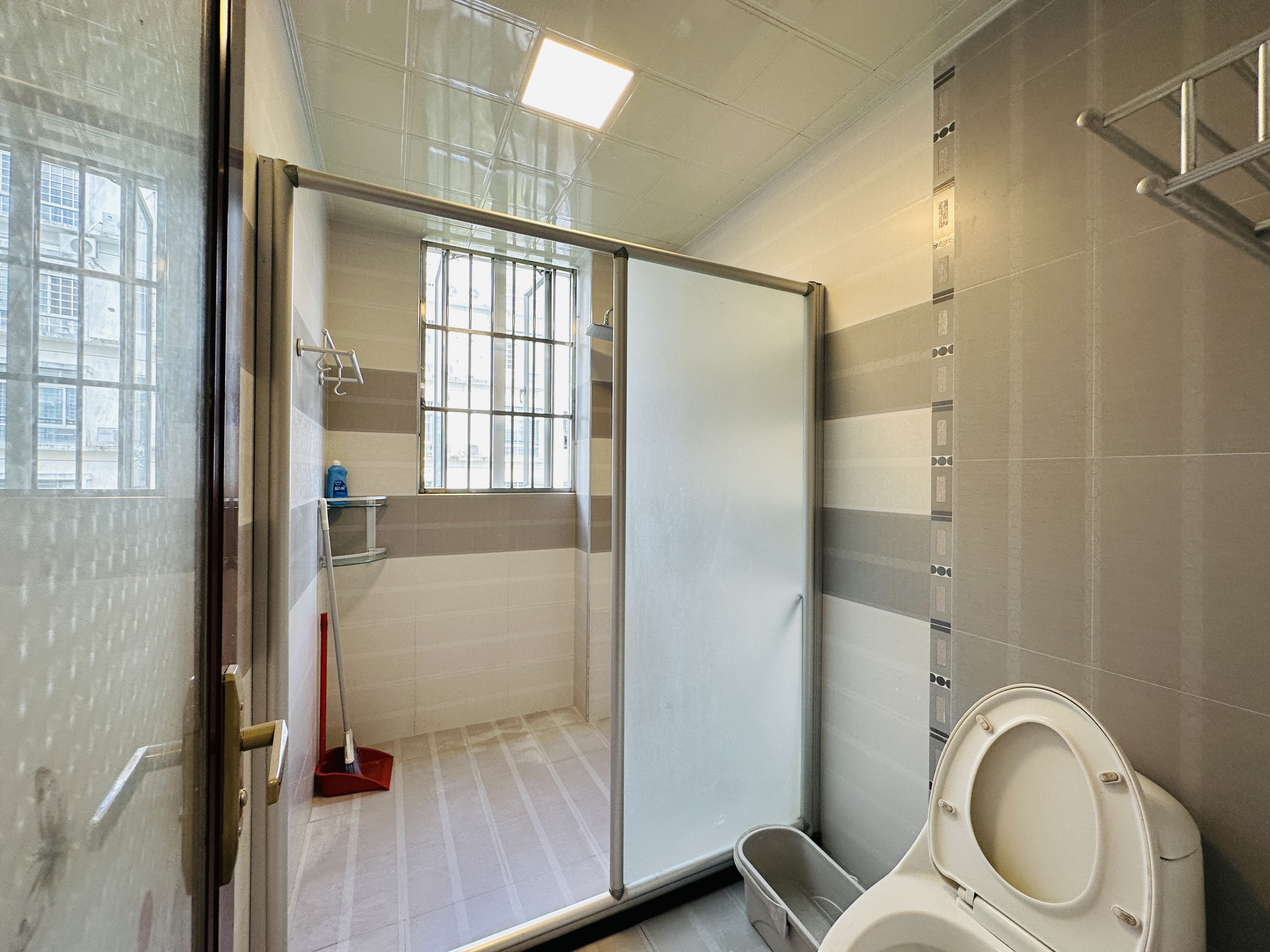 丁香家园 3室2厅1卫 127.0万 丁香家园 3室2厅1卫 127.0万卫生间