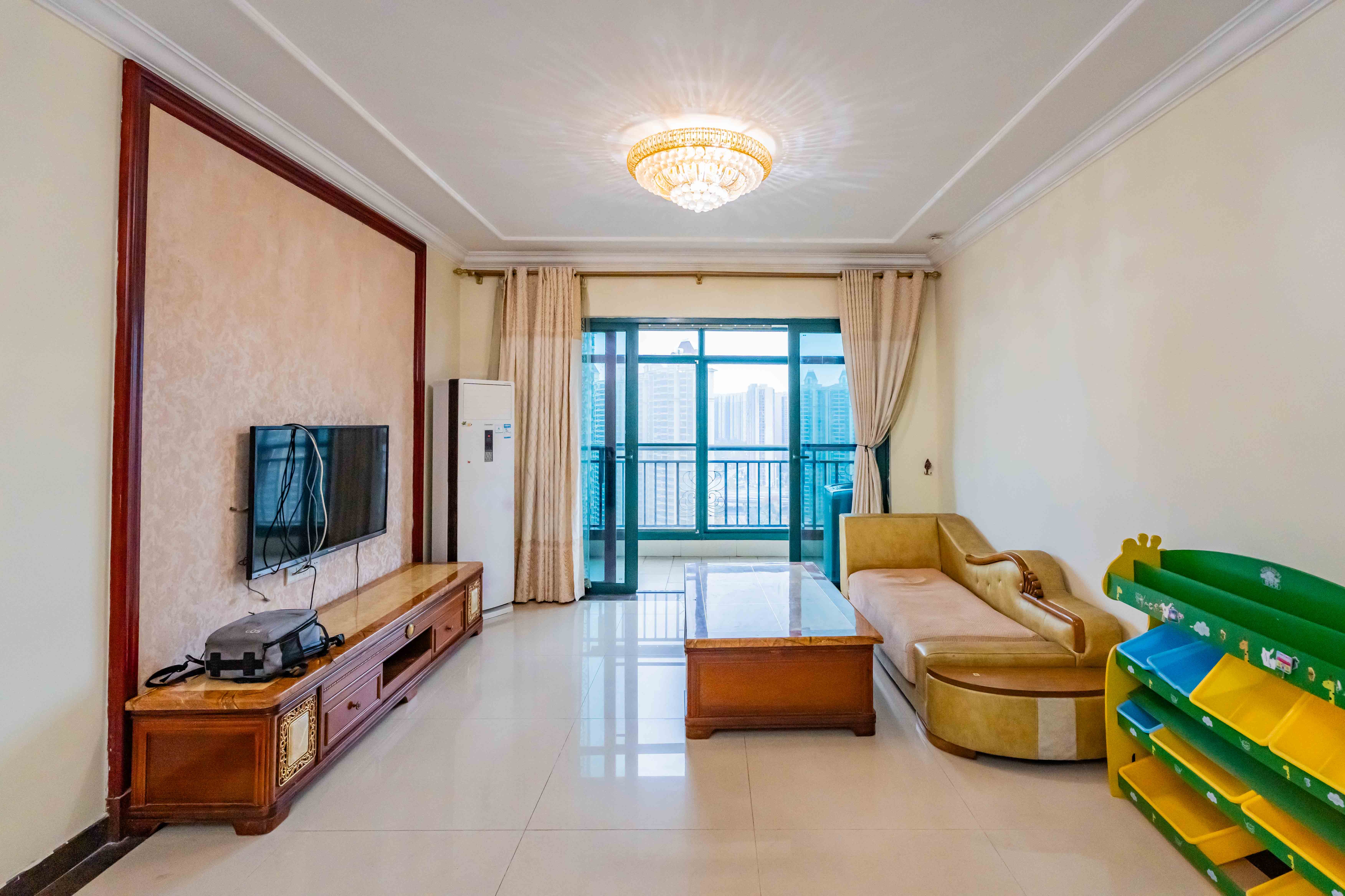 恒大雅苑  3室2厅1卫    113.0万客厅