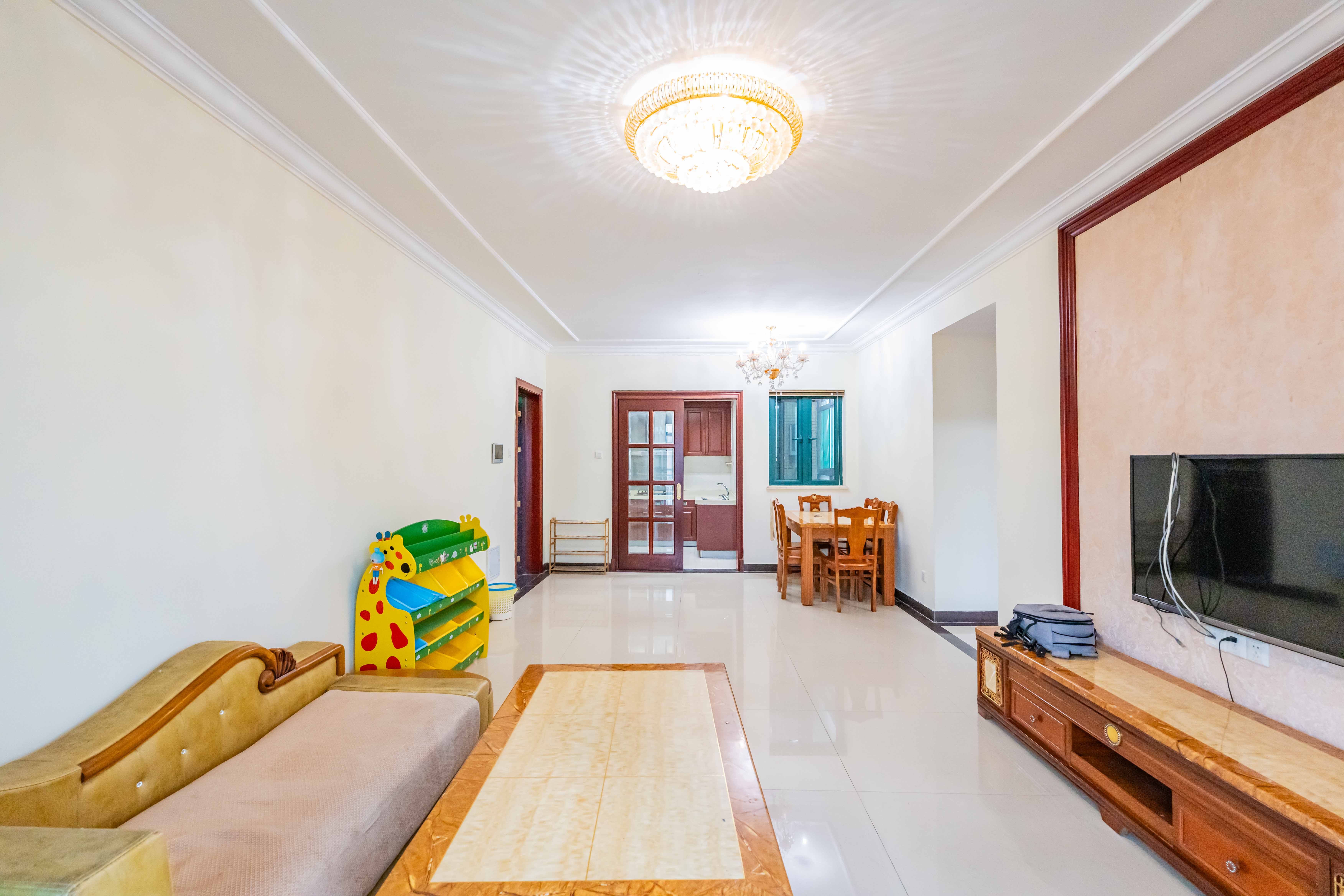 恒大雅苑  3室2厅1卫    113.0万客厅